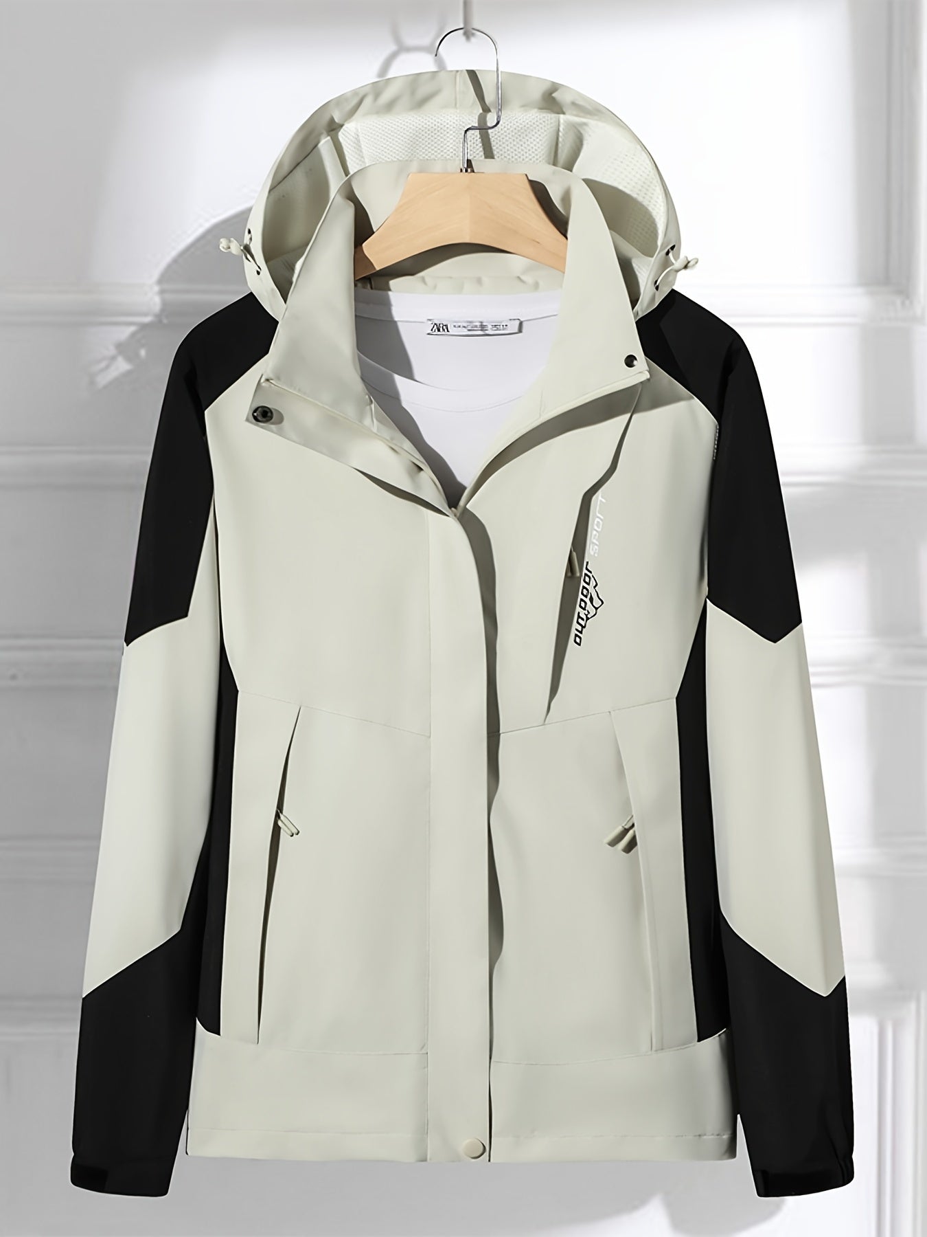vlovelaw  Stay Stylish & Comfortable in the Women's Color Block Soft-Shell Hiking Jacket!