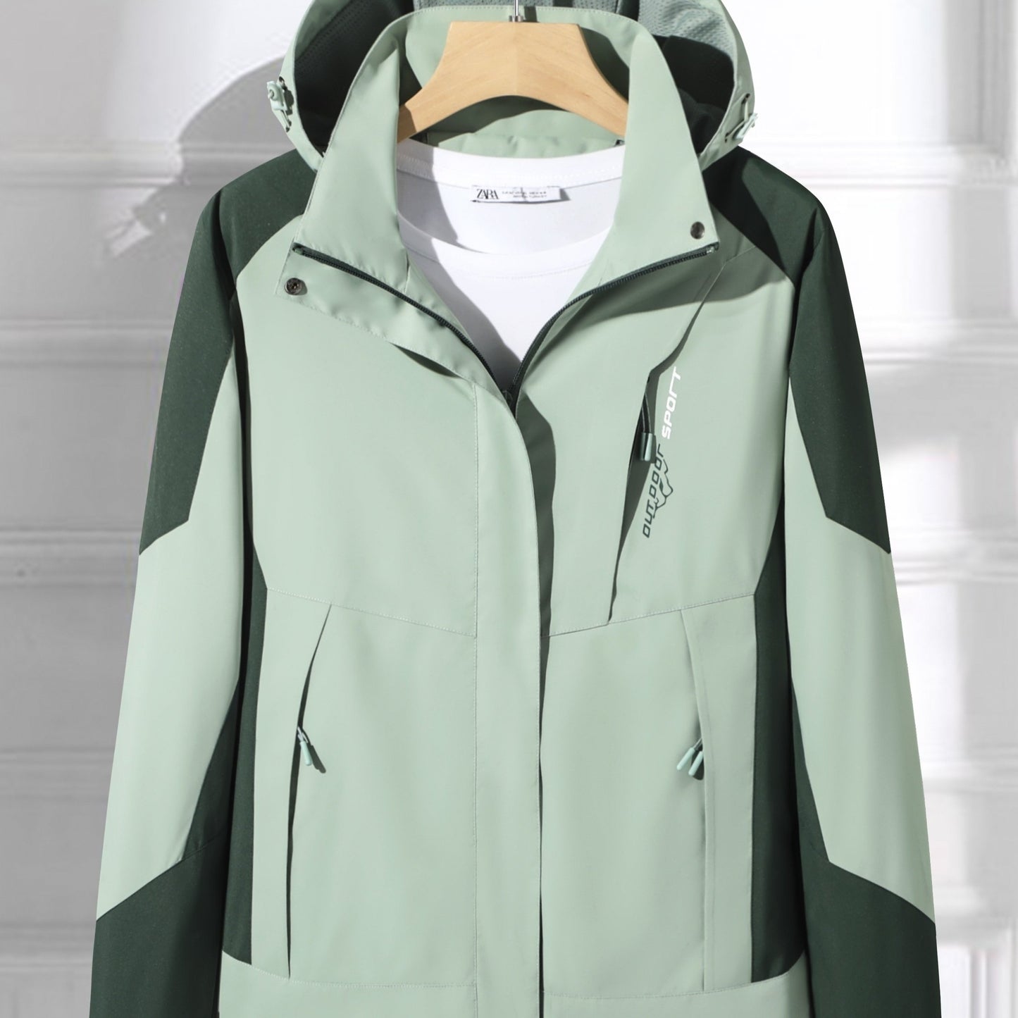 vlovelaw  Stay Stylish & Comfortable in the Women's Color Block Soft-Shell Hiking Jacket!