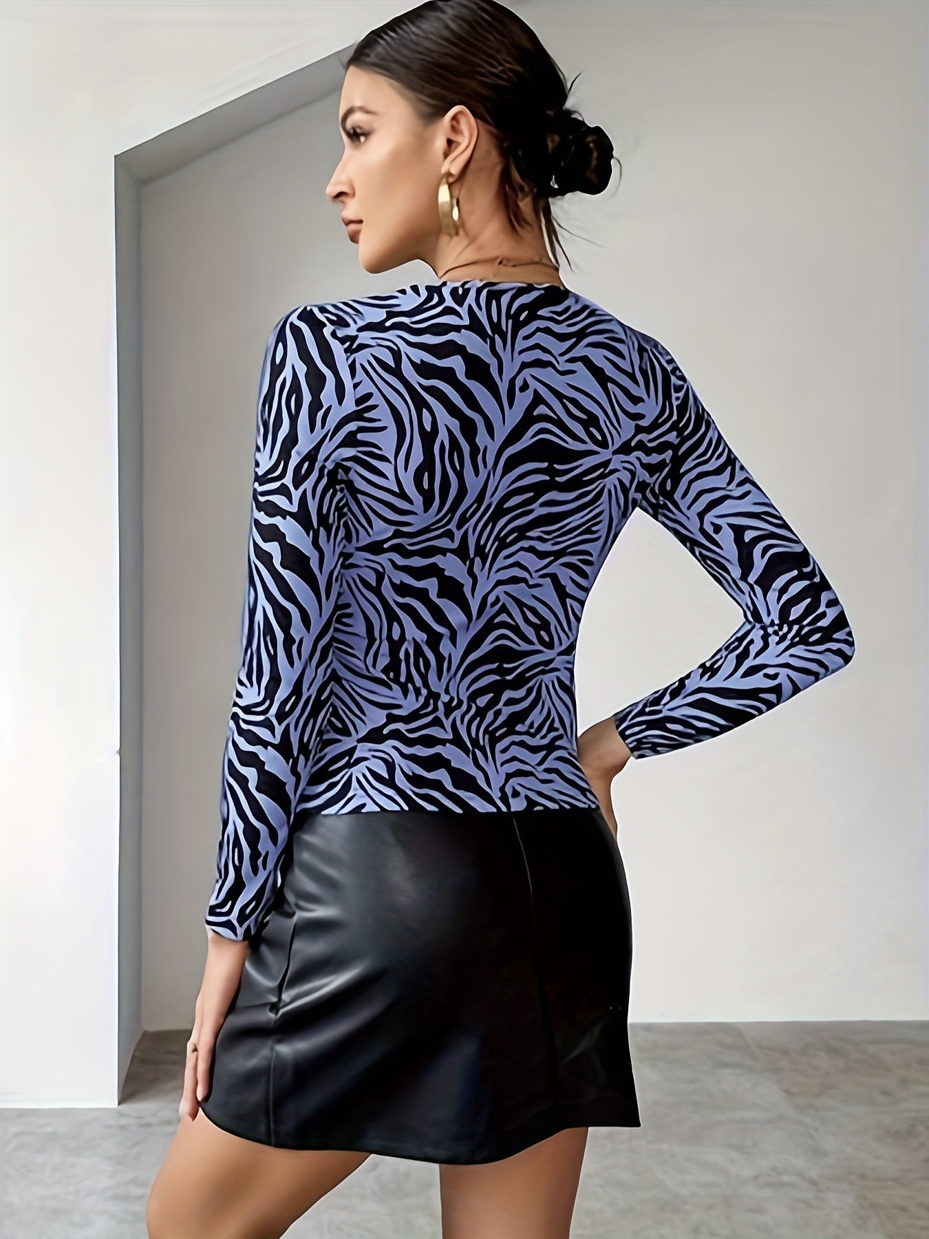 vlovelaw  Cutout Zebra Print Crew Neck T-Shirt, Casual Long Sleeve Top For Spring & Fall, Women's Clothing