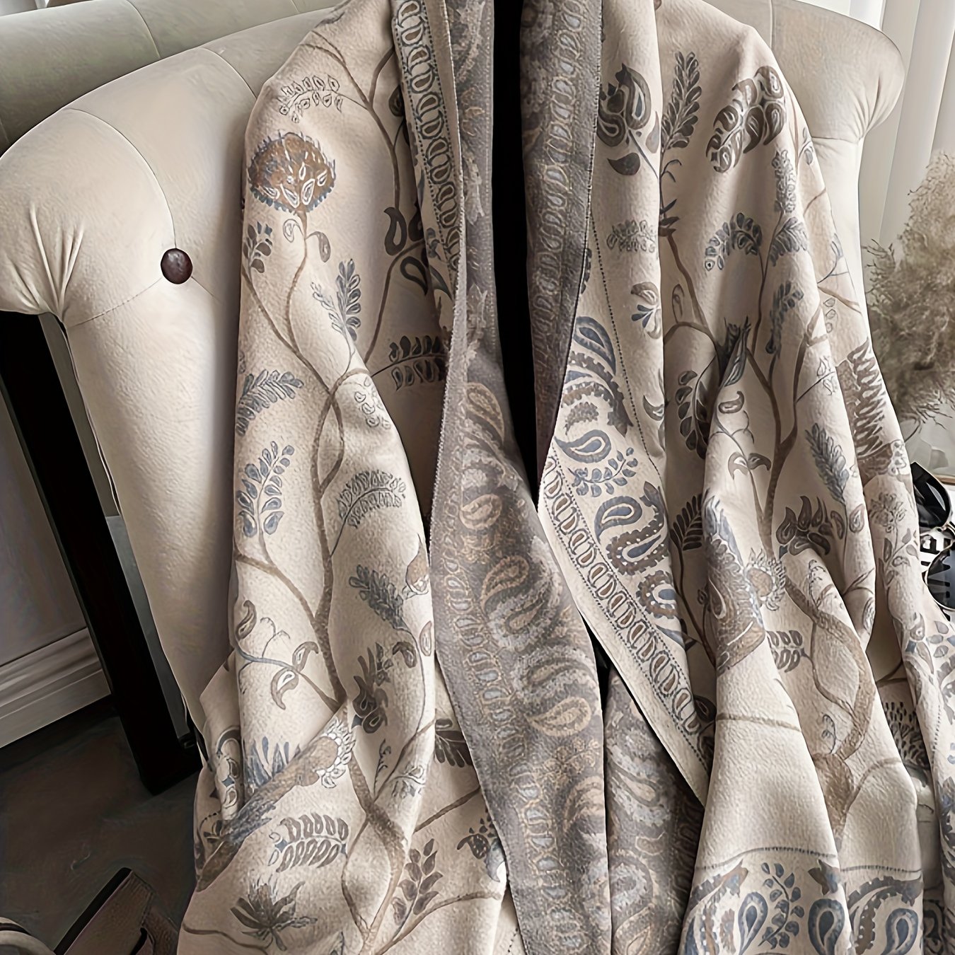 Plus Size Elegant Winter Coat, Women's Plus Paisley Floral Print Raw Trim Batwing Sleeve Open Front Shawl Cape Coat