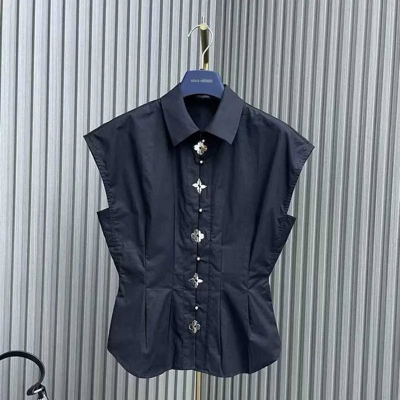 Women's Blouses & Shirts Designer Brand High Set Placket, Hand Sewn Hardware, Metal Label, Waist Collection, Slimming Shirt, New Sleeveless Collar Shirt for Summer 88L5