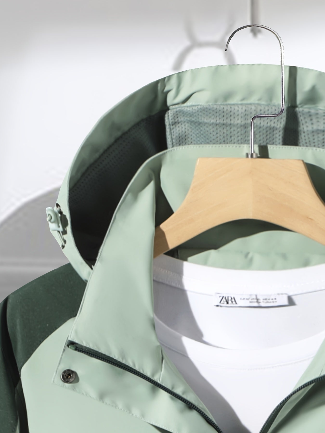 vlovelaw  Stay Stylish & Comfortable in the Women's Color Block Soft-Shell Hiking Jacket!