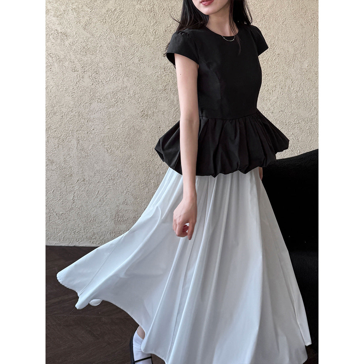 Luxi, temperament versatile splicing pleated hem lace T-shirt spring and summer new simple niche top short sleeve 8739