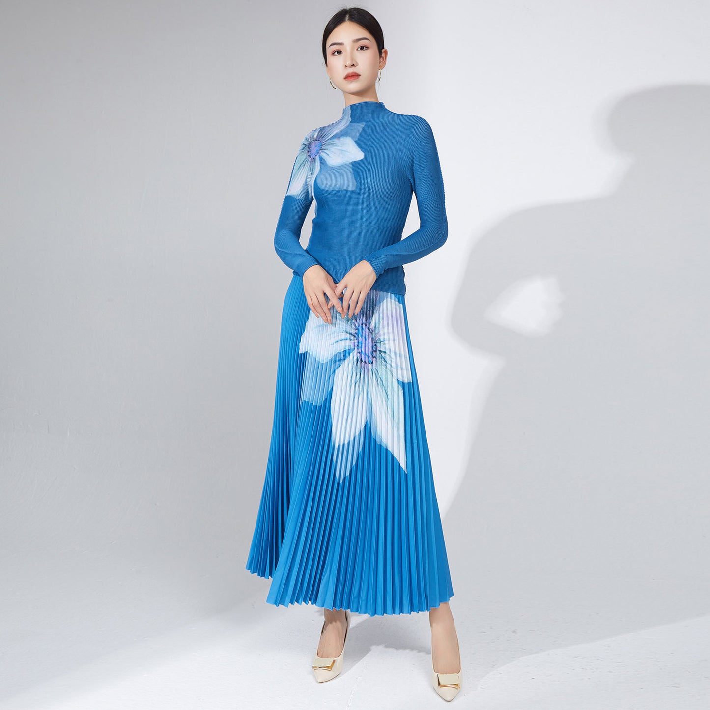 2025 2025 Popular trade women's clothing is popular,  spring and summer fashion temperament pleated suit women's t-shirt skirt two-piece set