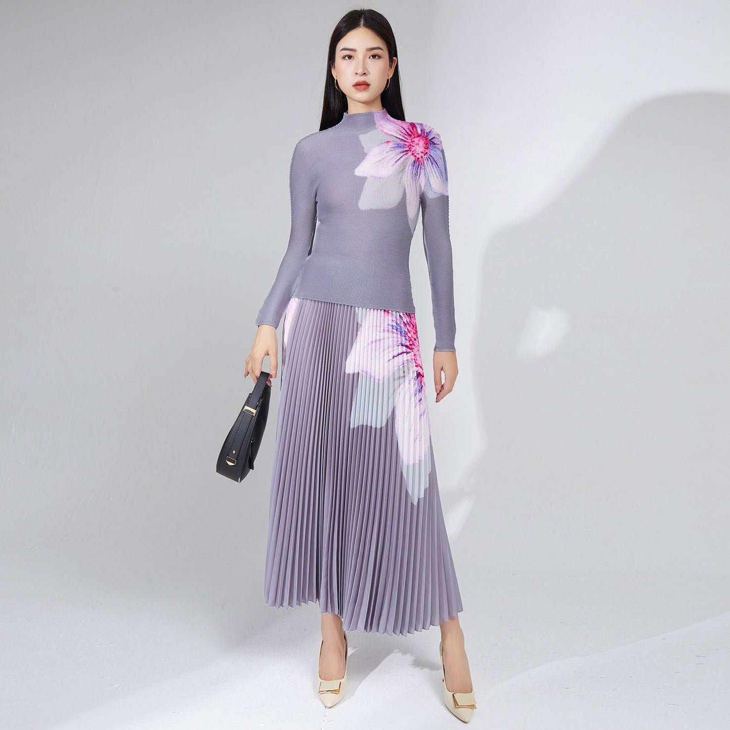 2025 2025 Popular trade women's clothing is popular,  spring and summer fashion temperament pleated suit women's t-shirt skirt two-piece set