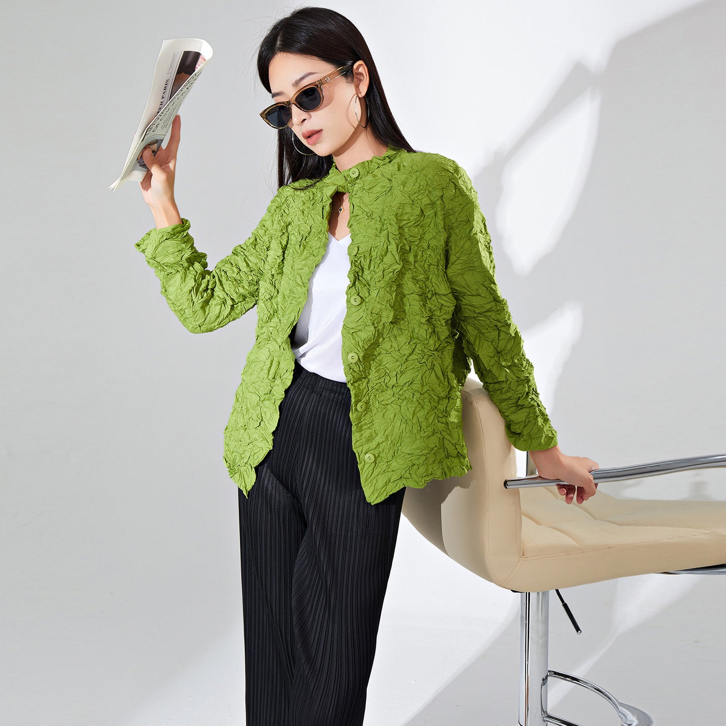 2025 thick cotton jacket women's design sense niche women's clothing autumn new pleated single-breasted cardigan top tide