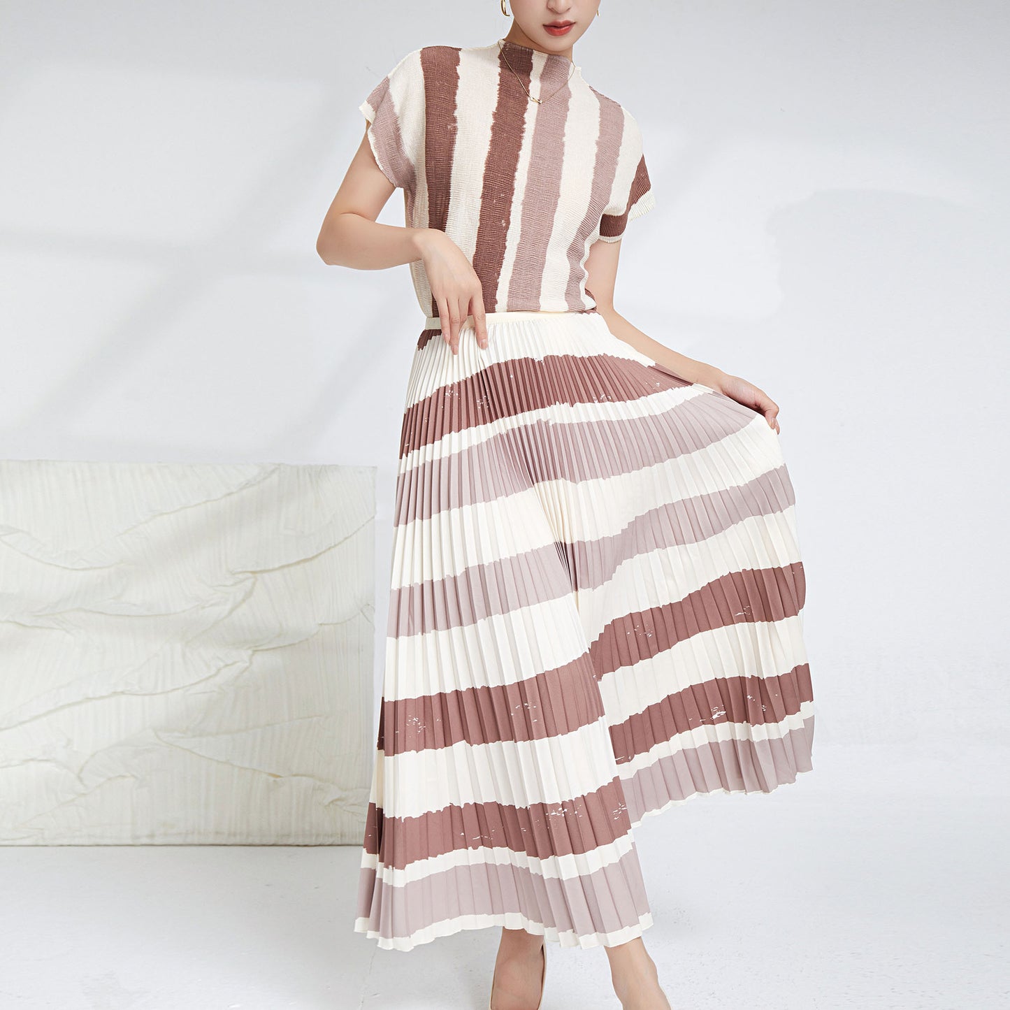 2025 Pleated striped suit temperament turtleneck short-sleeved T-shirt top light and breathable versatile pleated skirt two-piece set