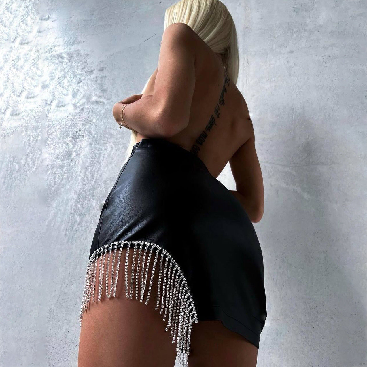 2025 sexy style irregular diamond chain fringed leather skirt short high-end spring tight skirt hip skirt Popular trade