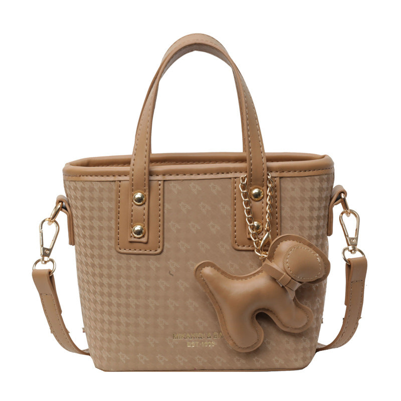 VLOVELAW 2025 Handheld small bag women's popular new trendy versatile shoulder messenger bag Korean version niche design fashionable bucket bag