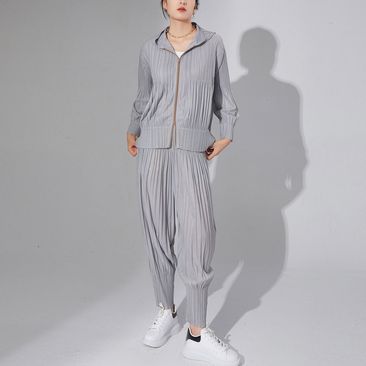 2025 Casual sports style fashion suit Autumn dress Hooded zipper jacket Versatile leggings pleated two-piece set Tide