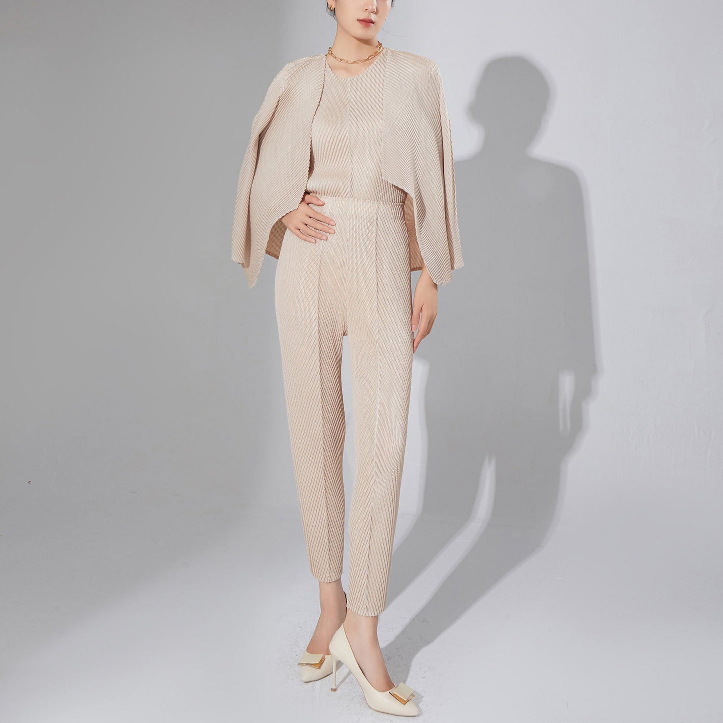 2025 style pleated women's fashion suit, high-end design sense niche cardigan jacket casual pants two-piece set