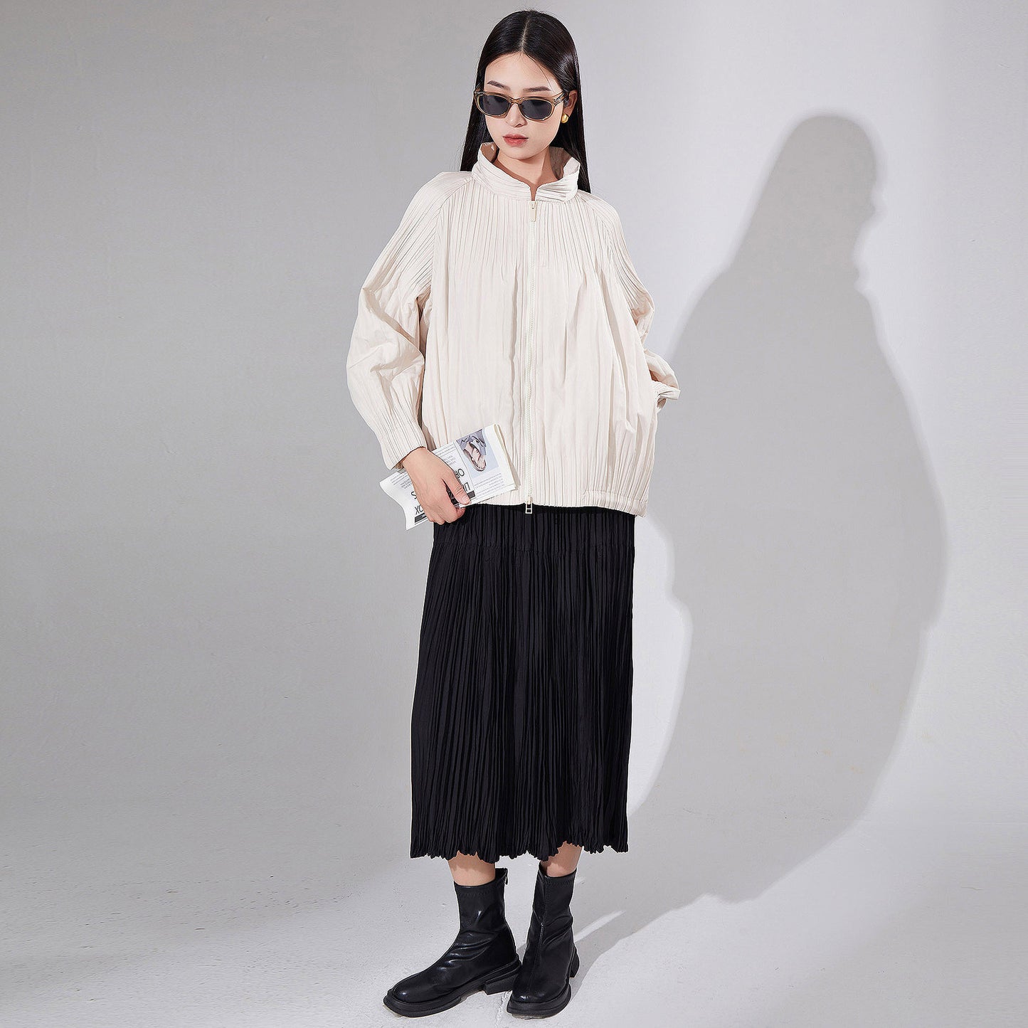 2025 counter cotton-padded clothes, bread clothes, women's high-end short zippers, winter thick coats, pleated cotton clothes tide