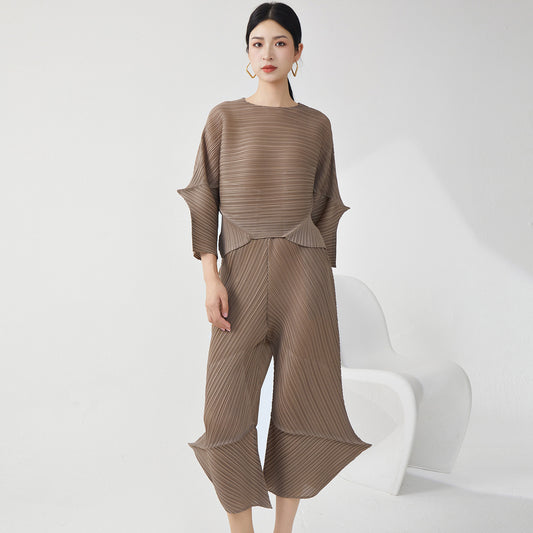 2025 two-piece suit, spring and autumn wear, women's high-end sense irregular loose T-shirt, versatile casual pants, commuter suit