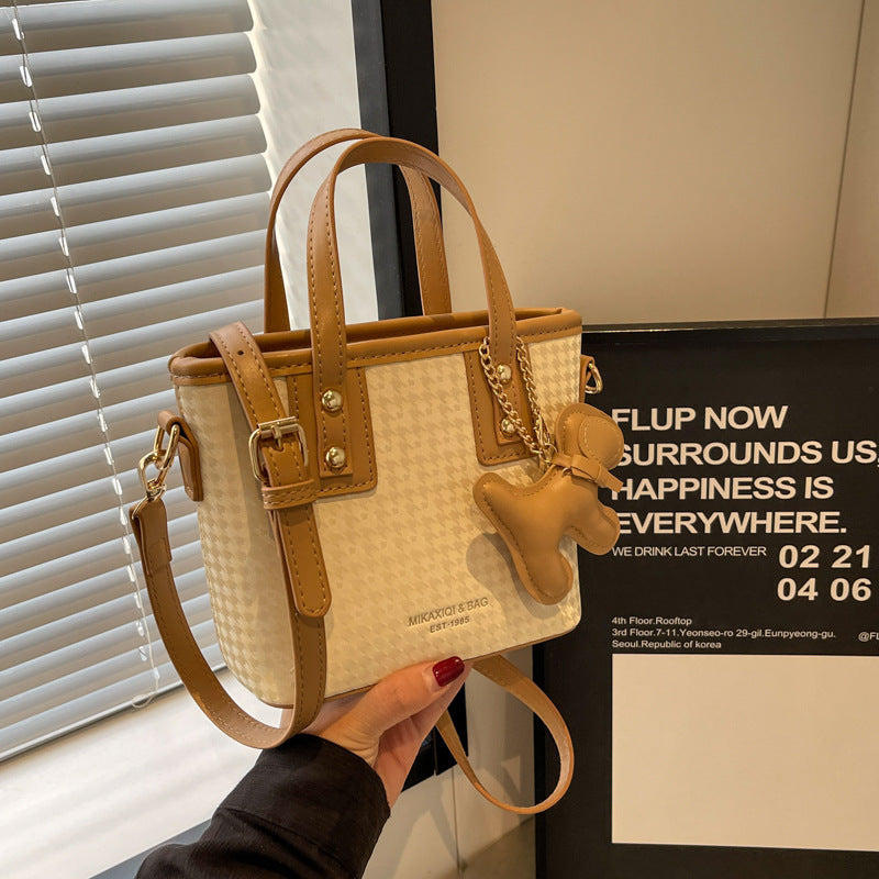 VLOVELAW 2025 Handheld small bag women's popular new trendy versatile shoulder messenger bag Korean version niche design fashionable bucket bag