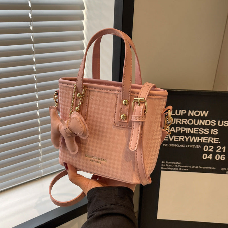 VLOVELAW 2025 Handheld small bag women's popular new trendy versatile shoulder messenger bag Korean version niche design fashionable bucket bag