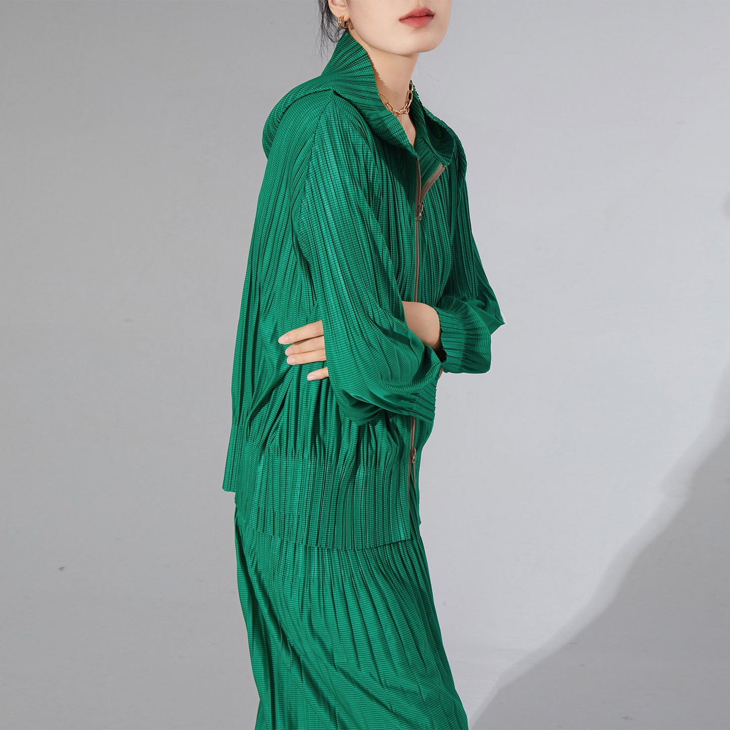 2025 Casual sports style fashion suit Autumn dress Hooded zipper jacket Versatile leggings pleated two-piece set Tide
