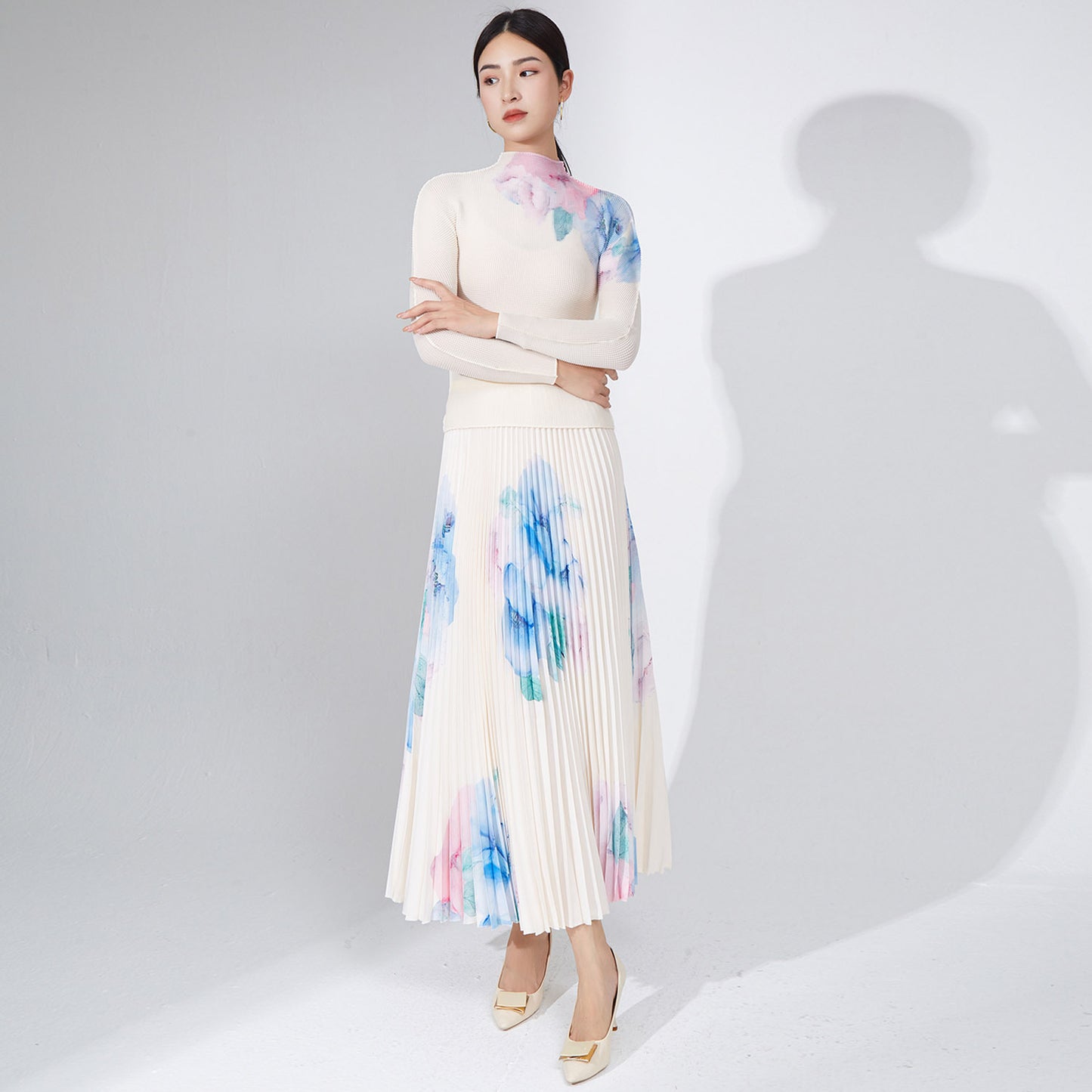 2025 Folded spring casual suit women's high-end sense small printed temperament top skirt two-piece set