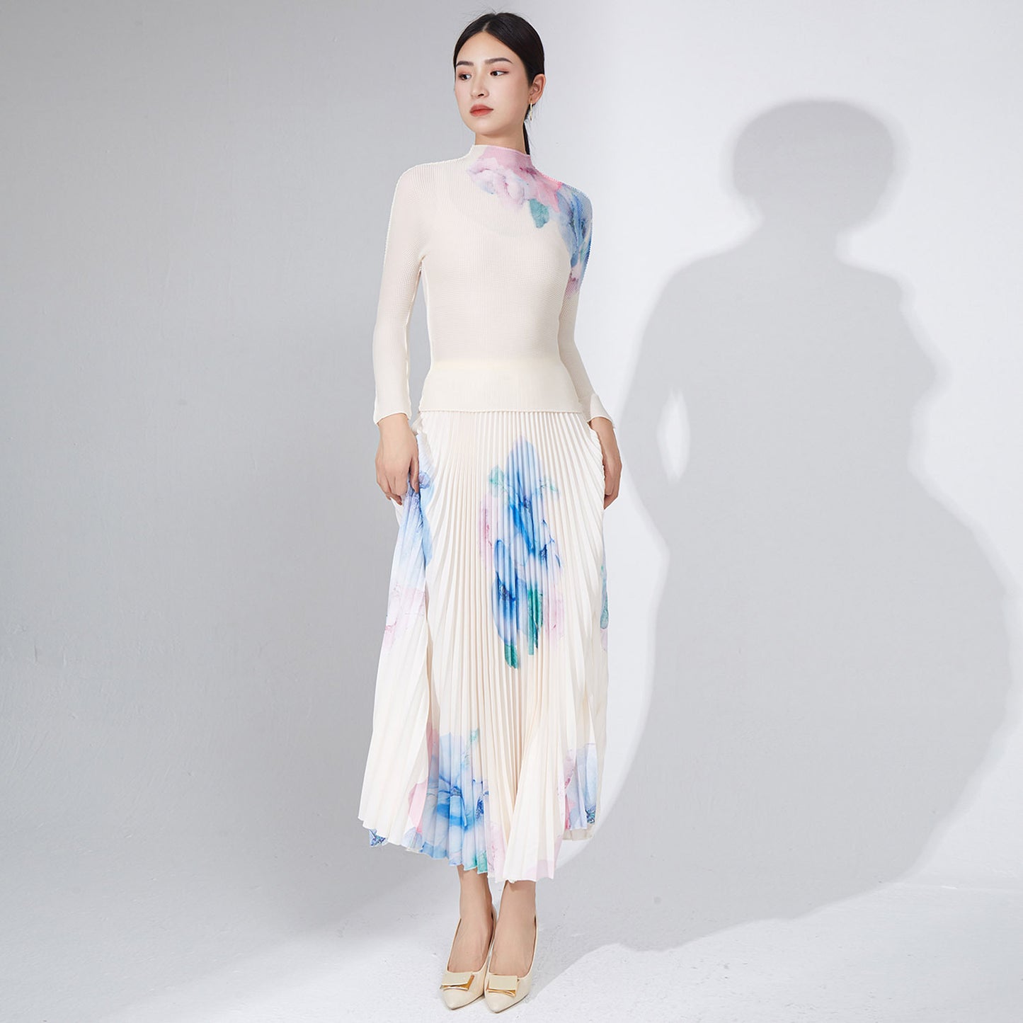 2025 Folded spring casual suit women's high-end sense small printed temperament top skirt two-piece set