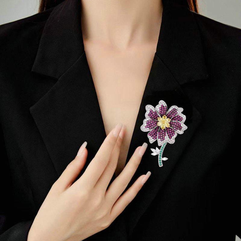 2025 Light luxury luxury micro-inlaid zircon flower brooch women's fashion high-end suit coat high-end pin accessories women