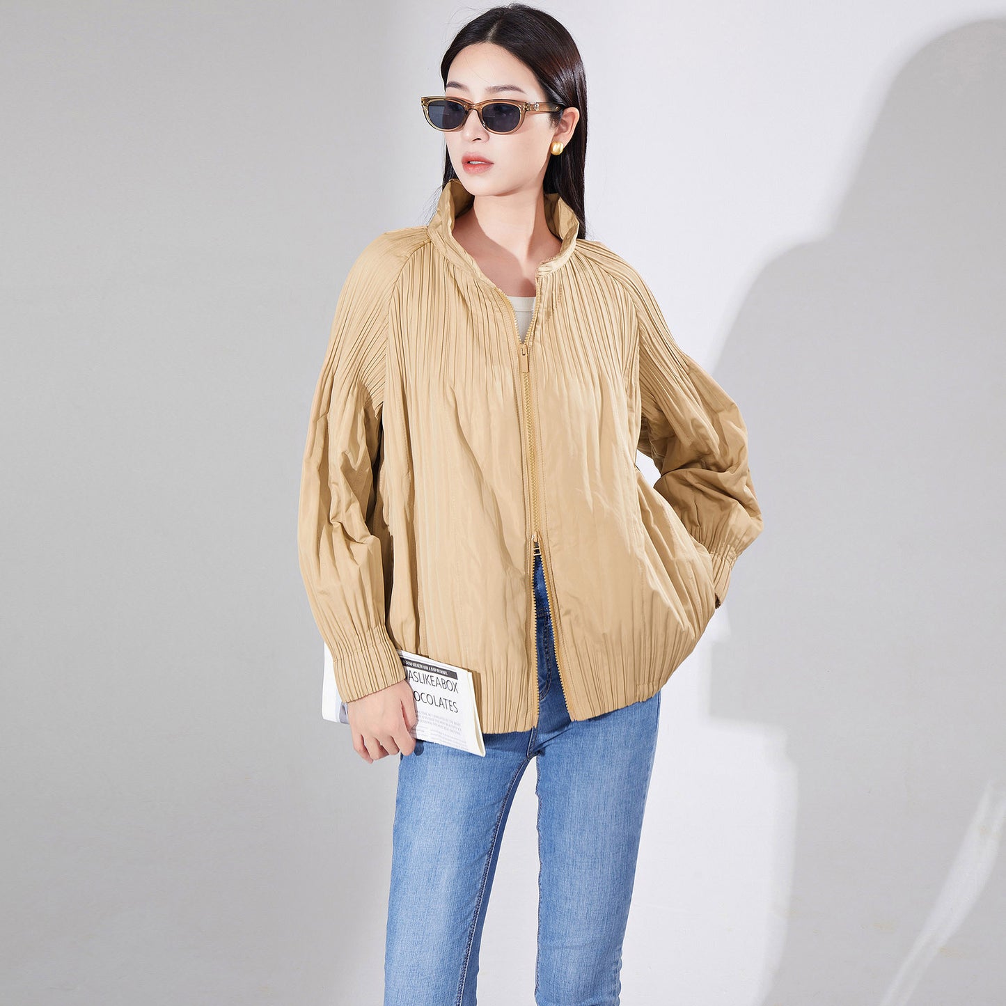 2025 counter cotton-padded clothes, bread clothes, women's high-end short zippers, winter thick coats, pleated cotton clothes tide