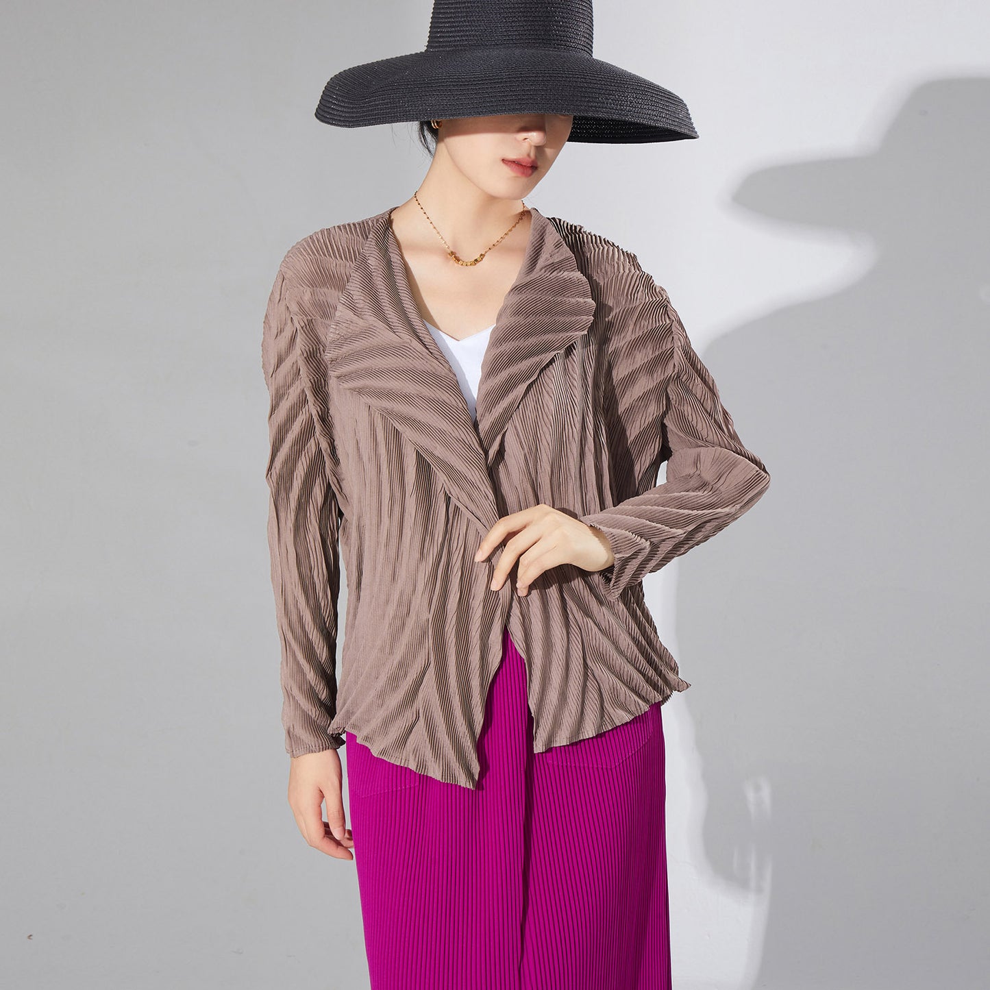 2025 style autumn coat women's design sense niche one-button high-end chic pleated versatile knitted sweater cardigan