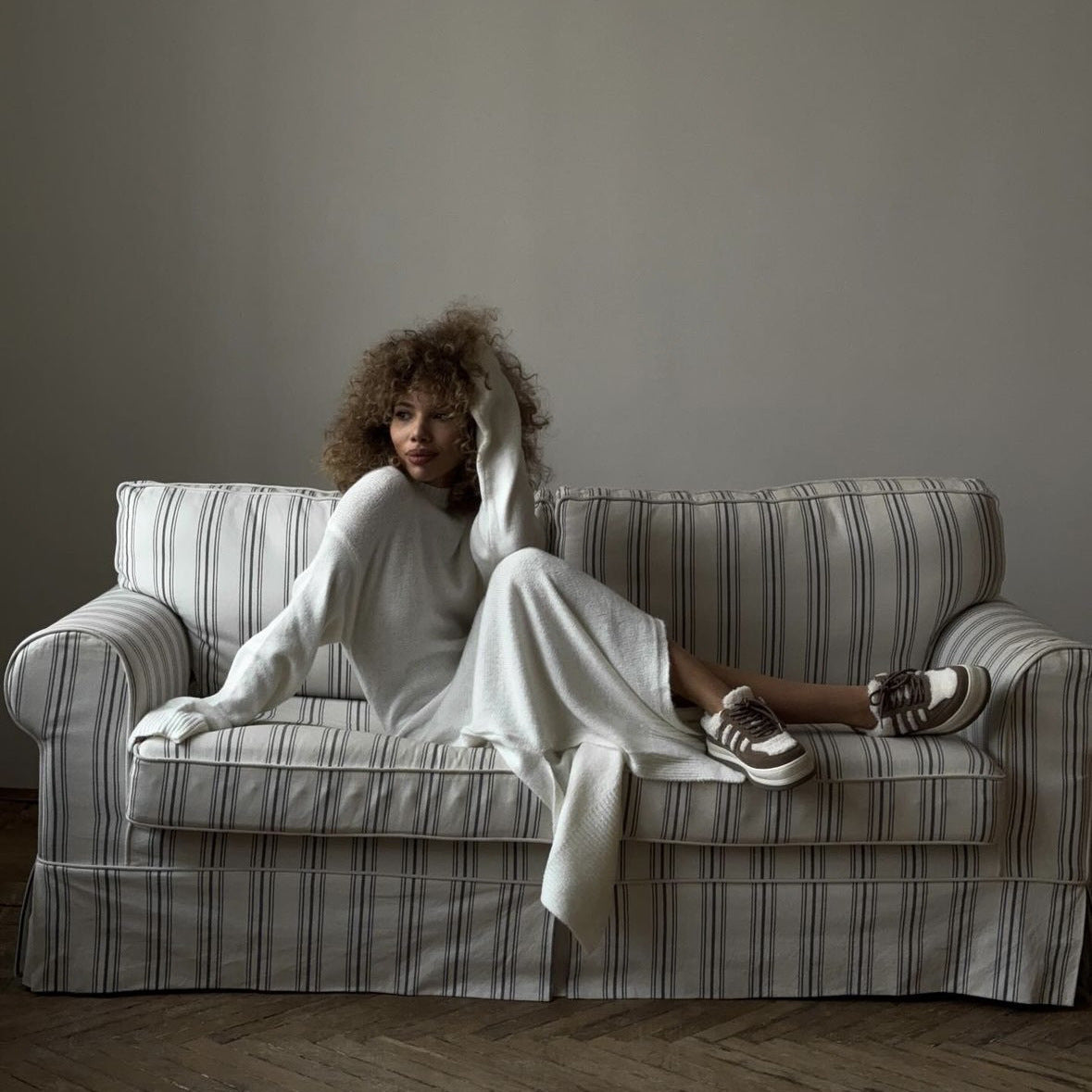 2025 New minimalist lazy style solid color wool dress autumn and winter fashion versatile side split loose sweater skirt