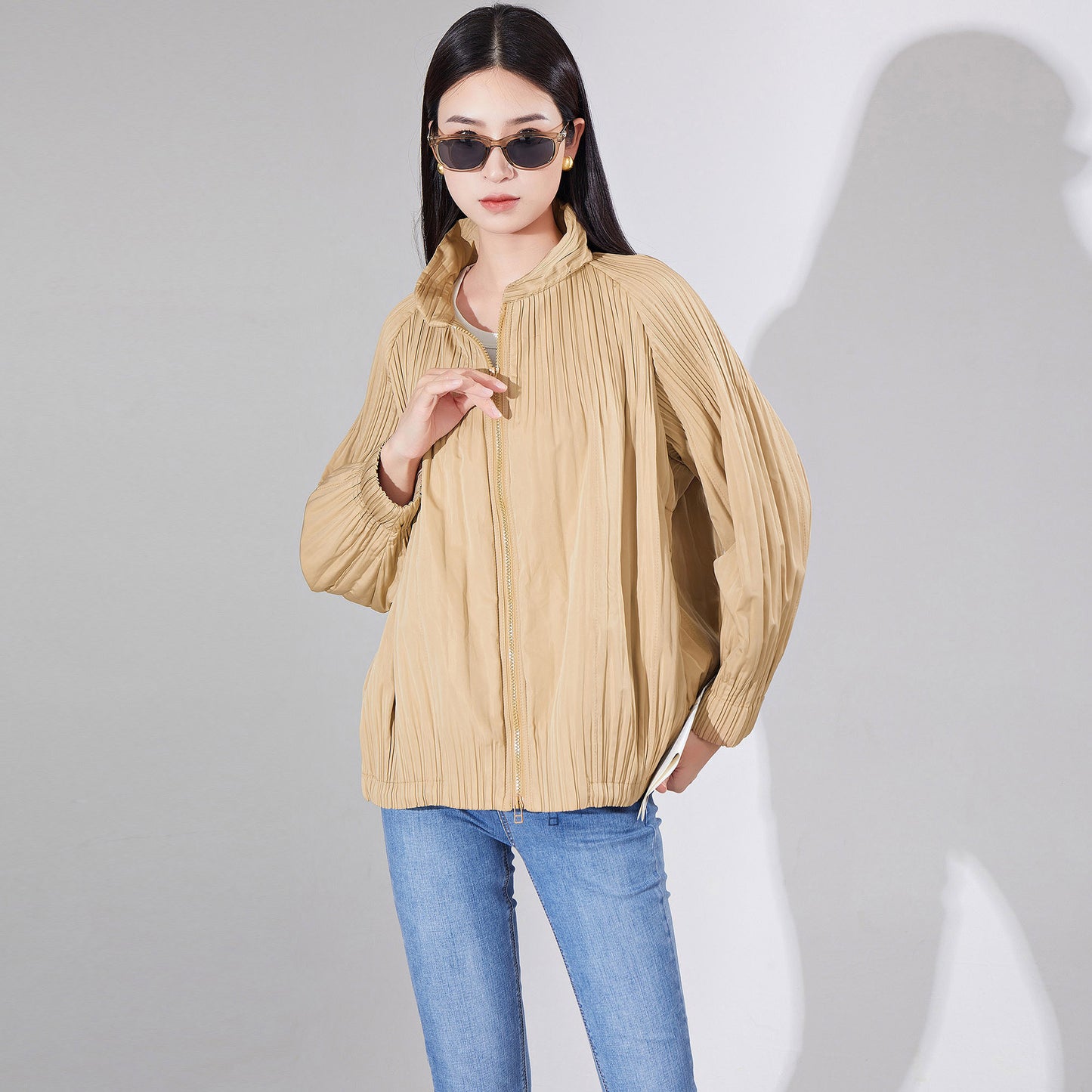 2025 counter cotton-padded clothes, bread clothes, women's high-end short zippers, winter thick coats, pleated cotton clothes tide