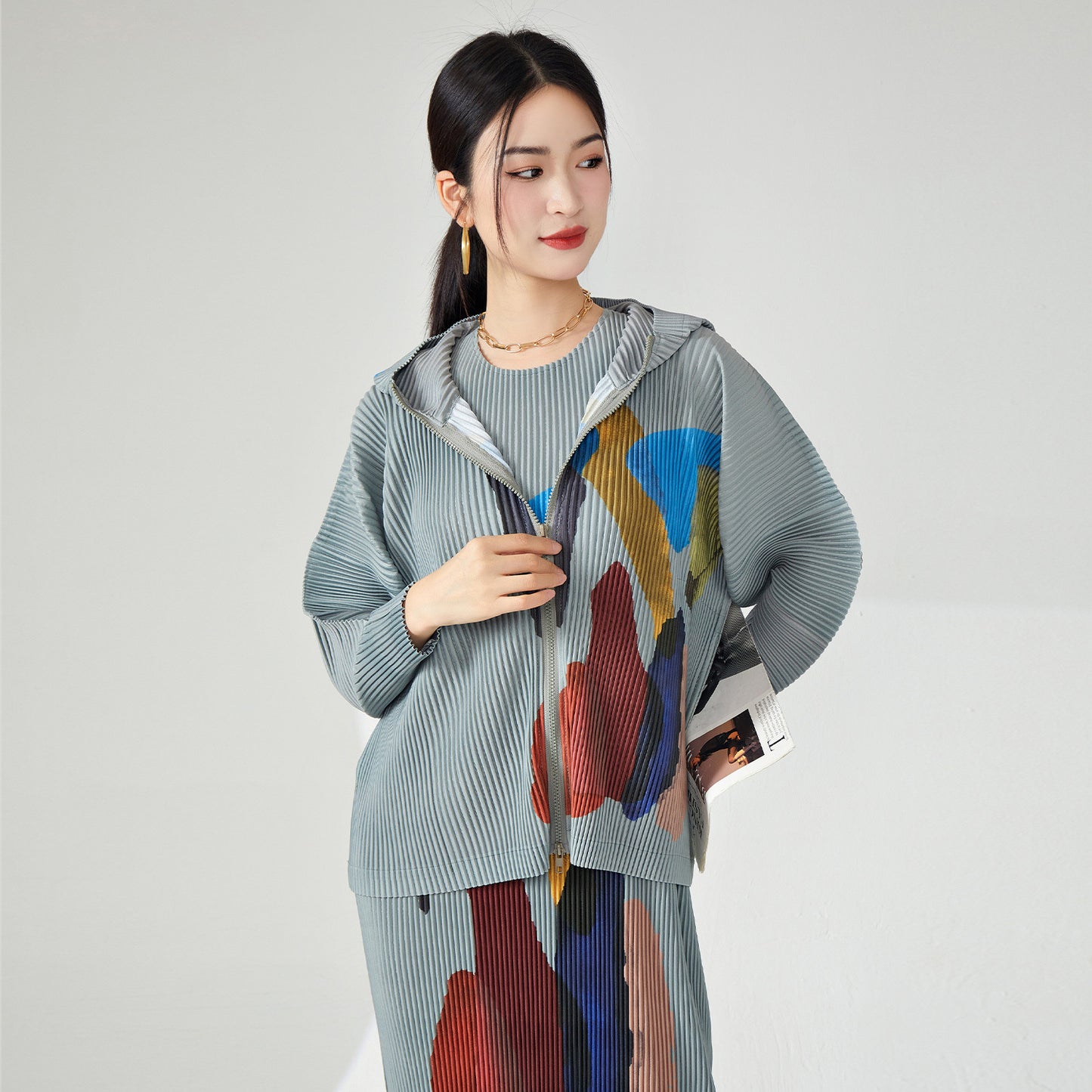 2025 Pleated jacket sweater women's autumn and winter new loose texture printed loose temperament casual cardigan hooded top