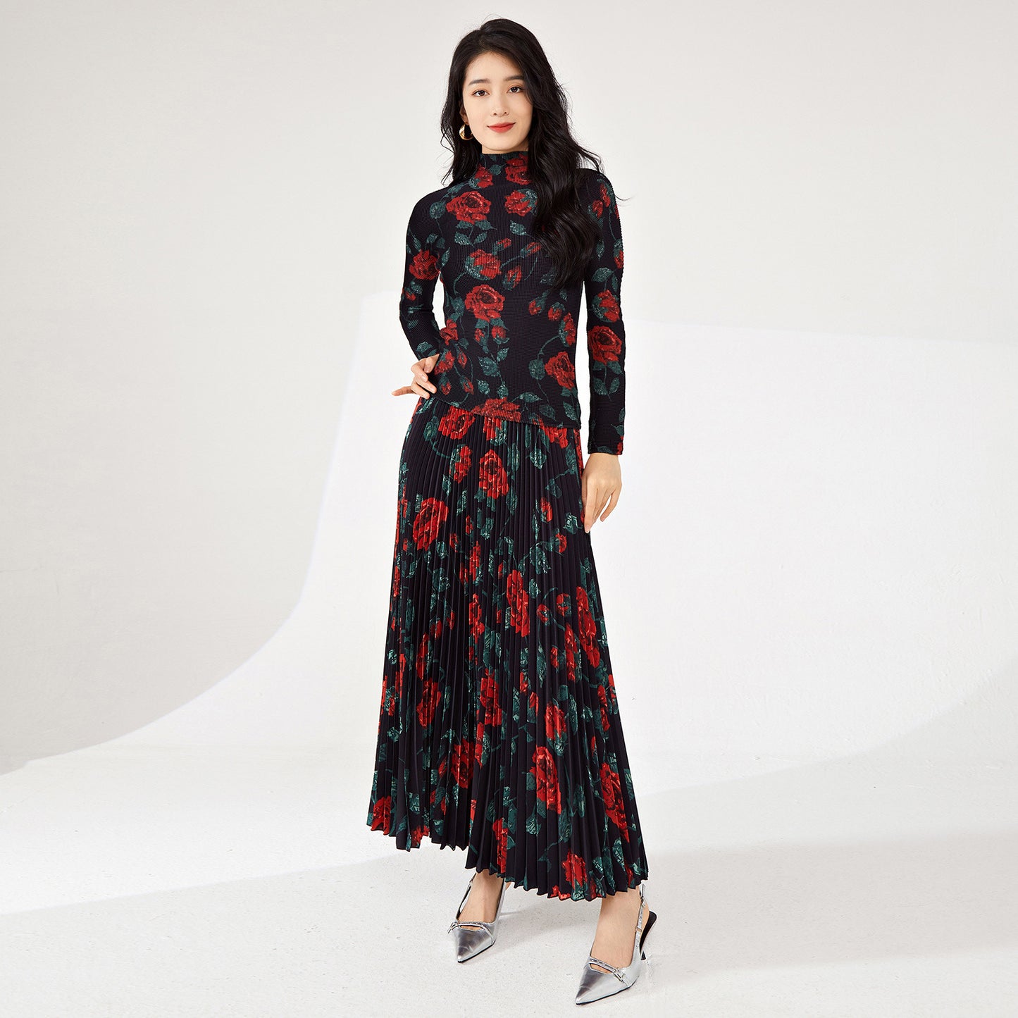 2025 suit 2025 early spring women's fashion high-end rose T-shirt top fashion skirt two-piece set