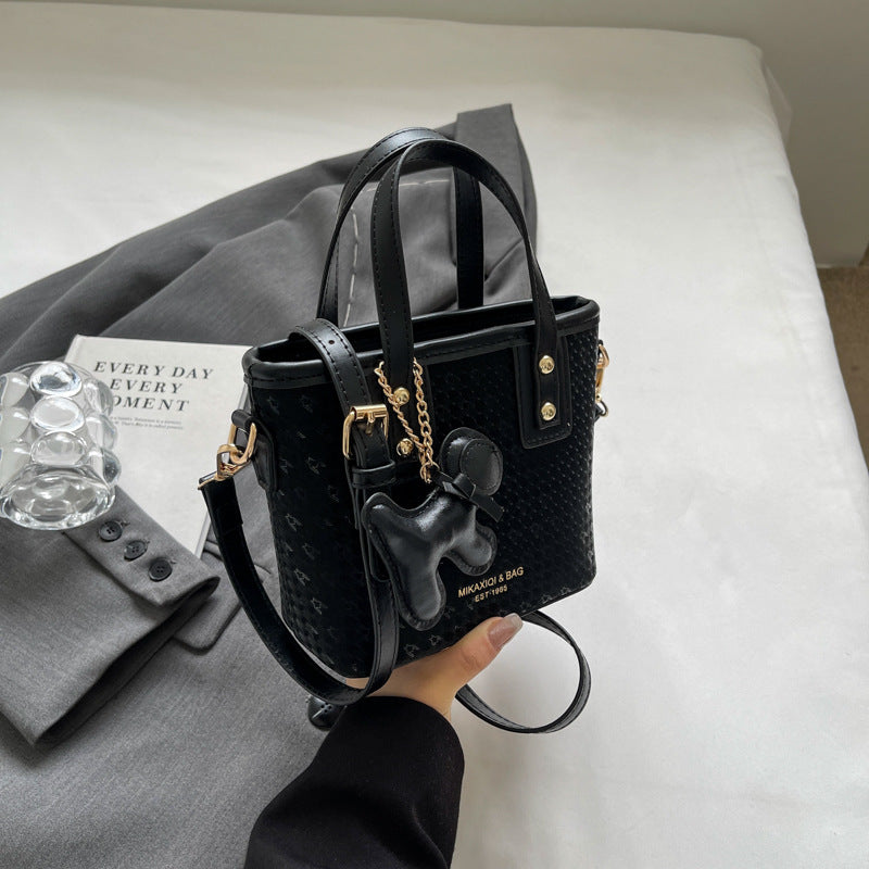 VLOVELAW 2025 Handheld small bag women's popular new trendy versatile shoulder messenger bag Korean version niche design fashionable bucket bag