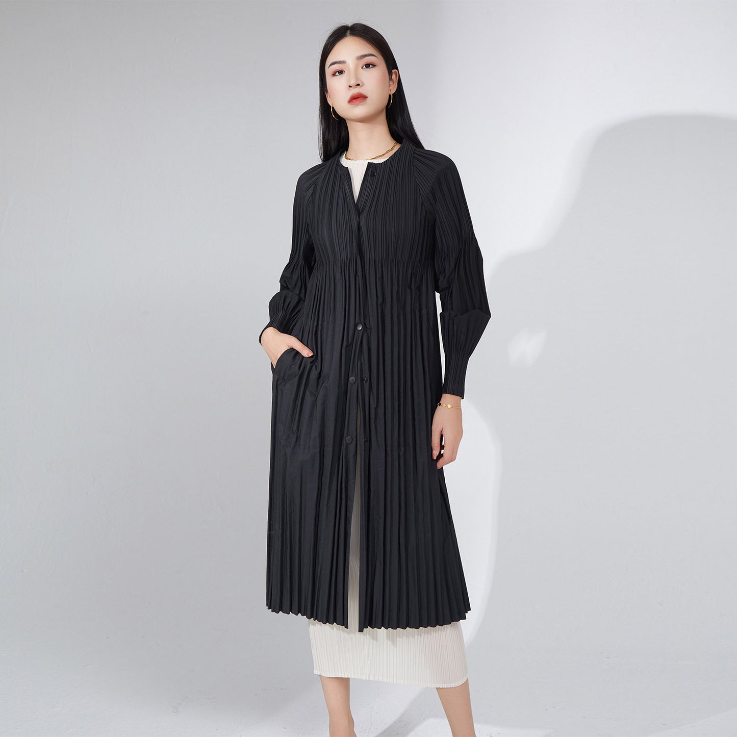 2025 black coat women's simple and versatile high-end pleated trench coat women's medium and long autumn new loose coat