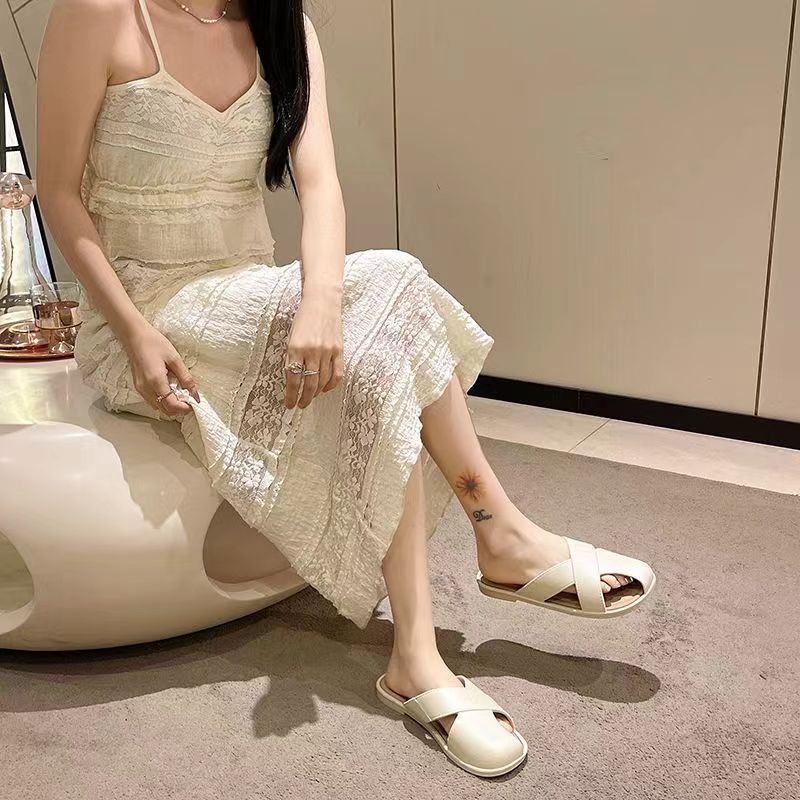 VLOVELAW Hollowed Toe Box Half Slippers Women's Summer Korean Style Flat Soft Bottom round Head Loafer Women's Shoes Outdoor Slippers Women's