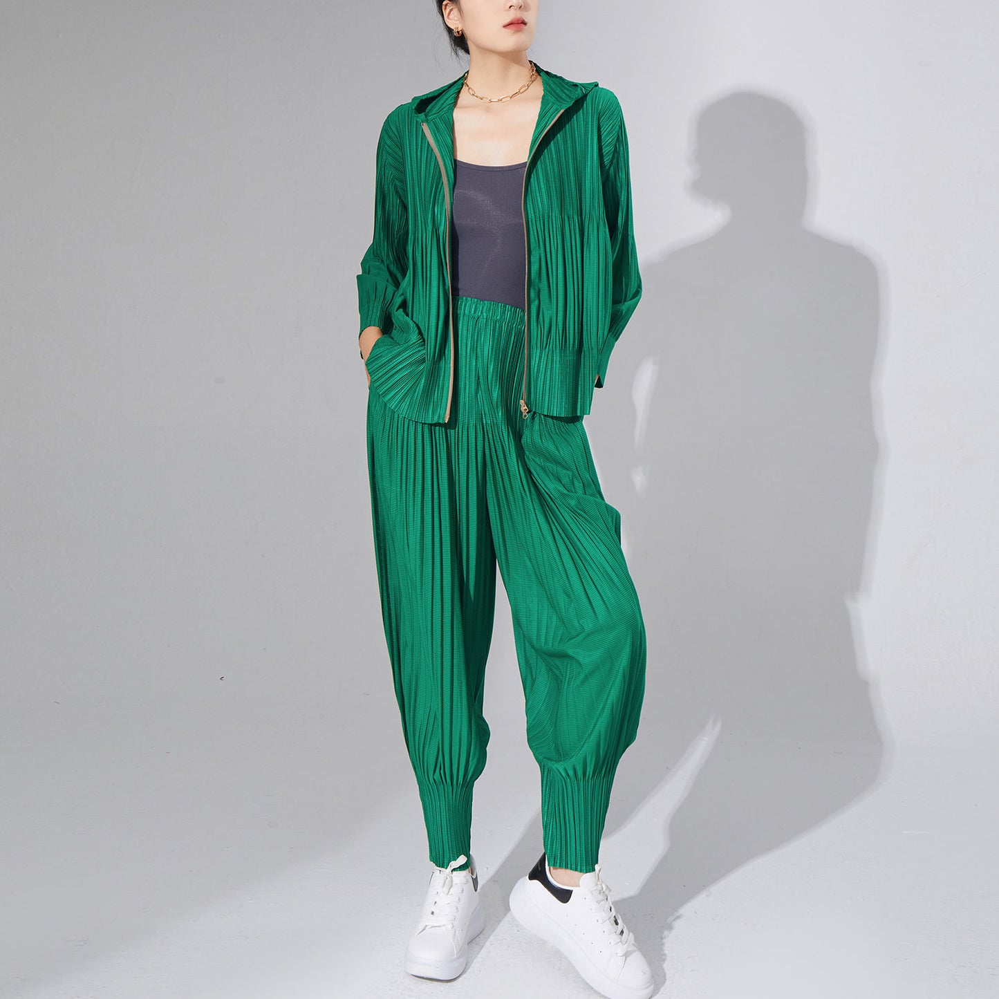 2025 Casual sports style fashion suit Autumn dress Hooded zipper jacket Versatile leggings pleated two-piece set Tide