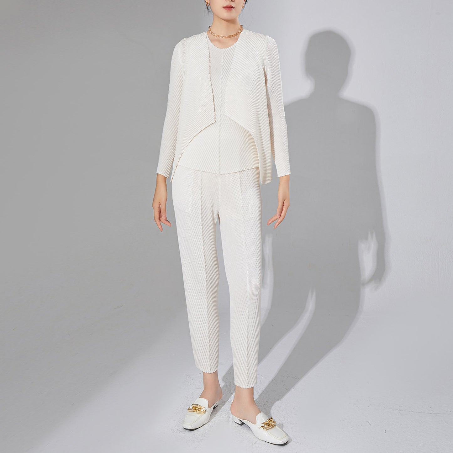2025 style pleated women's fashion suit, high-end design sense niche cardigan jacket casual pants two-piece set