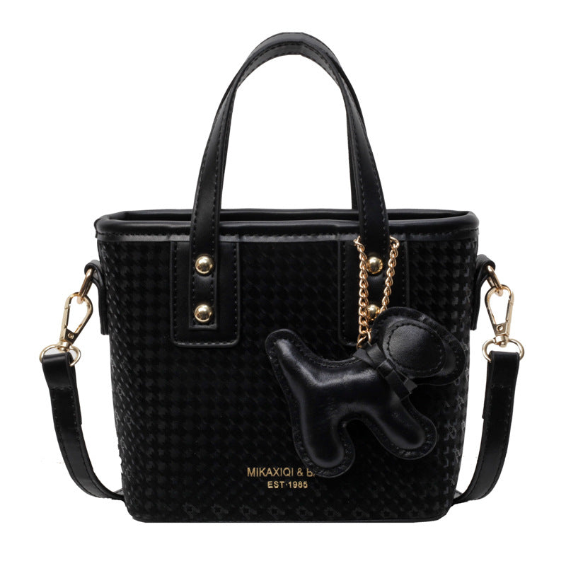 VLOVELAW 2025 Handheld small bag women's popular new trendy versatile shoulder messenger bag Korean version niche design fashionable bucket bag