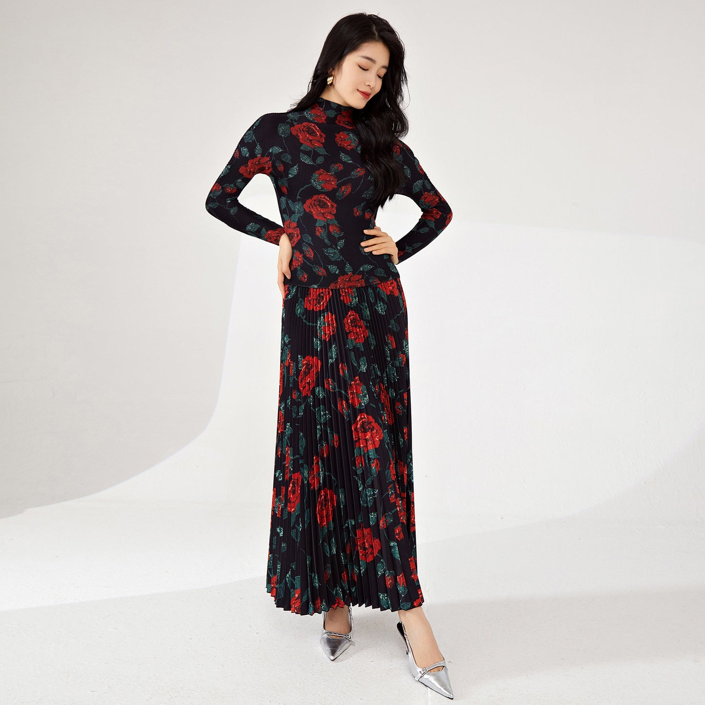 2025 suit 2025 early spring women's fashion high-end rose T-shirt top fashion skirt two-piece set