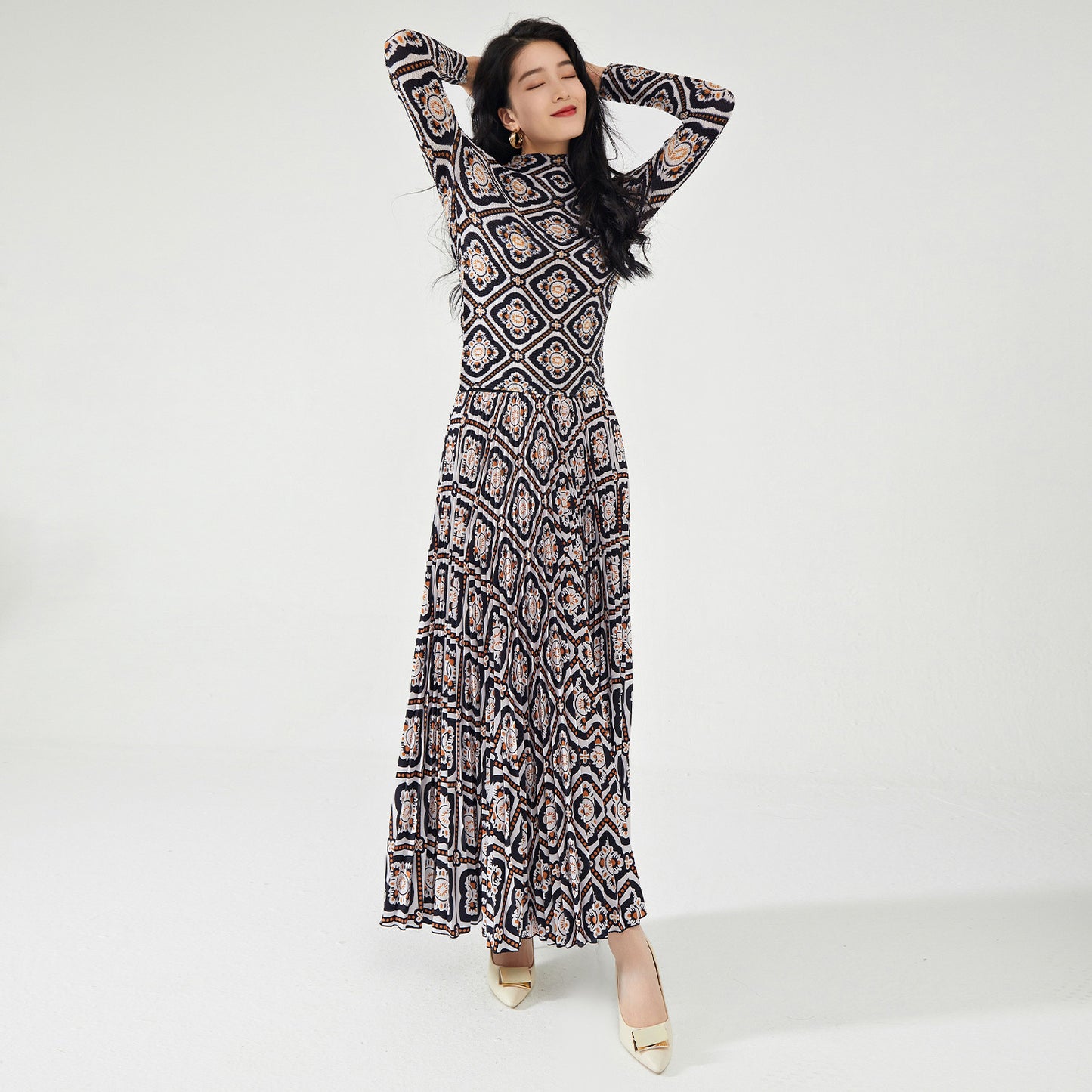 2025 suit women's high-end spring and summer new retro printing long-sleeved T-shirt top pleated skirt two-piece set