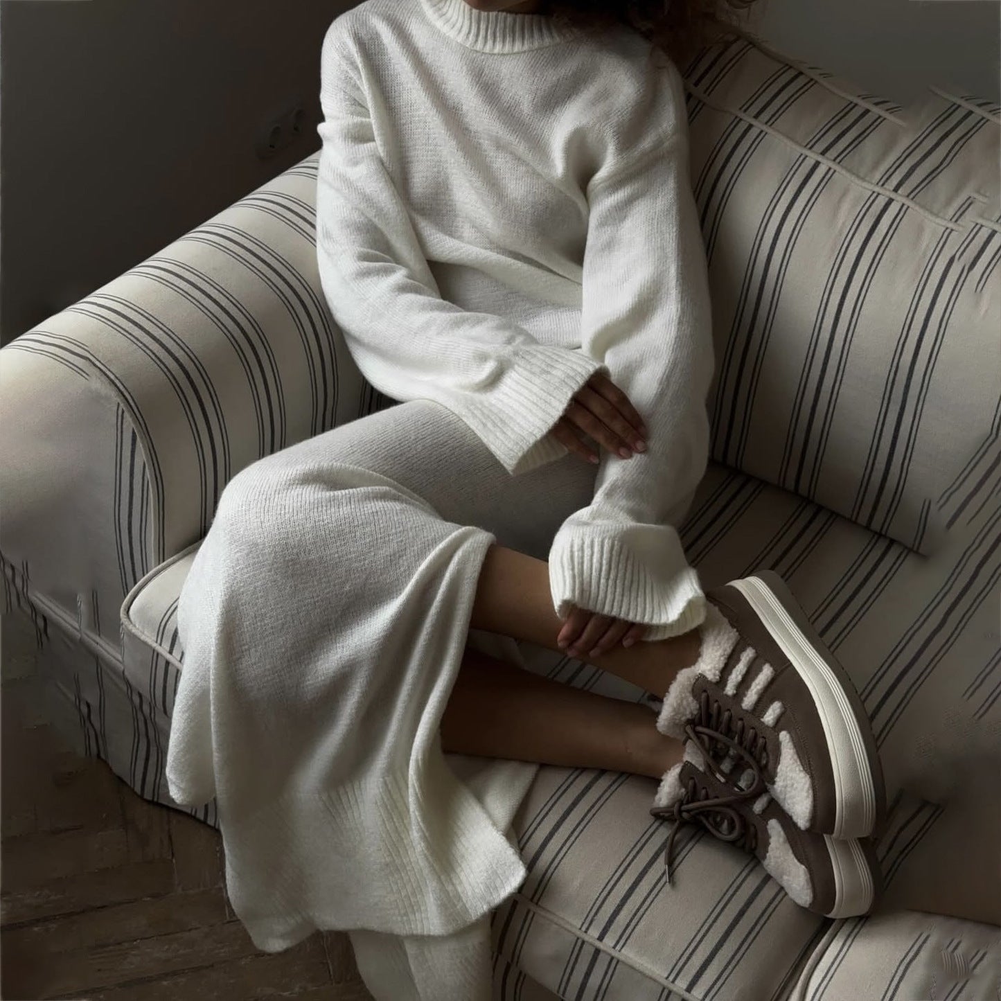 2025 New minimalist lazy style solid color wool dress autumn and winter fashion versatile side split loose sweater skirt