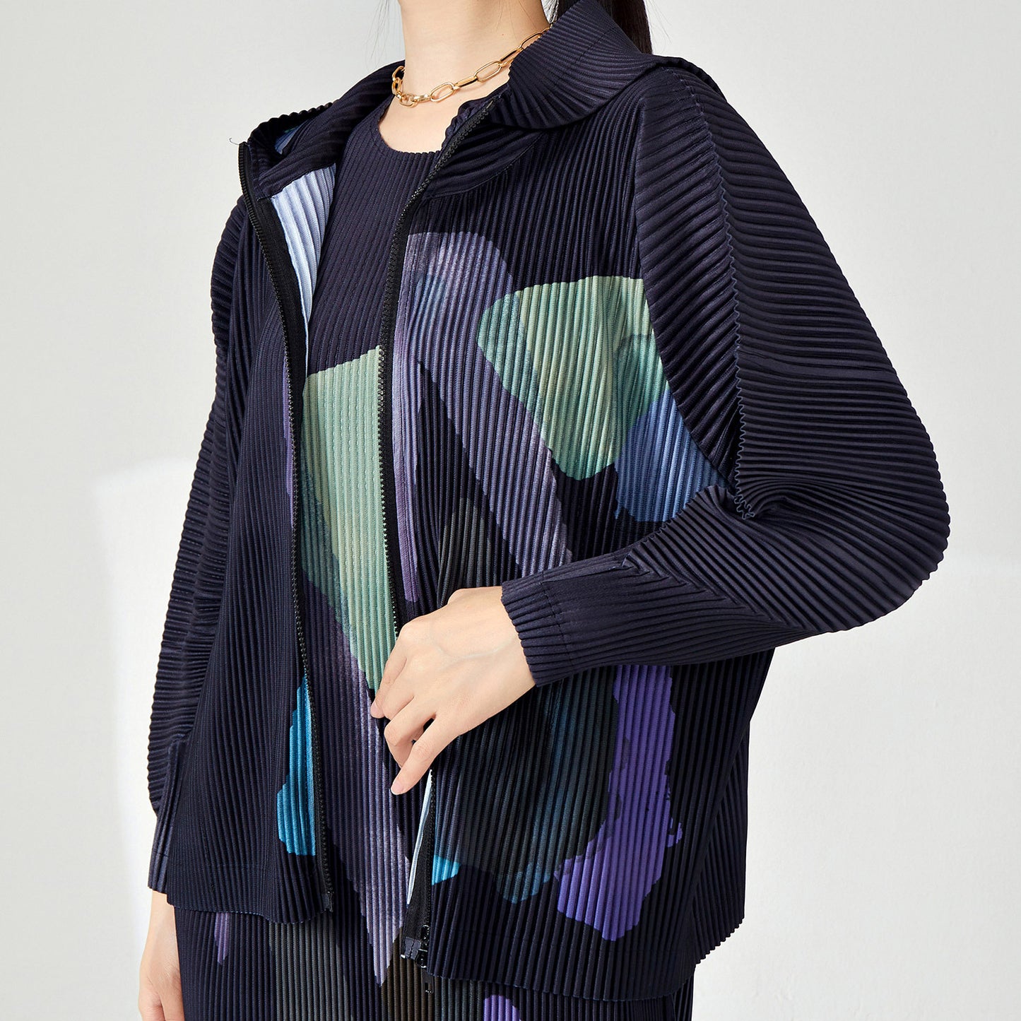 2025 Pleated jacket sweater women's autumn and winter new loose texture printed loose temperament casual cardigan hooded top