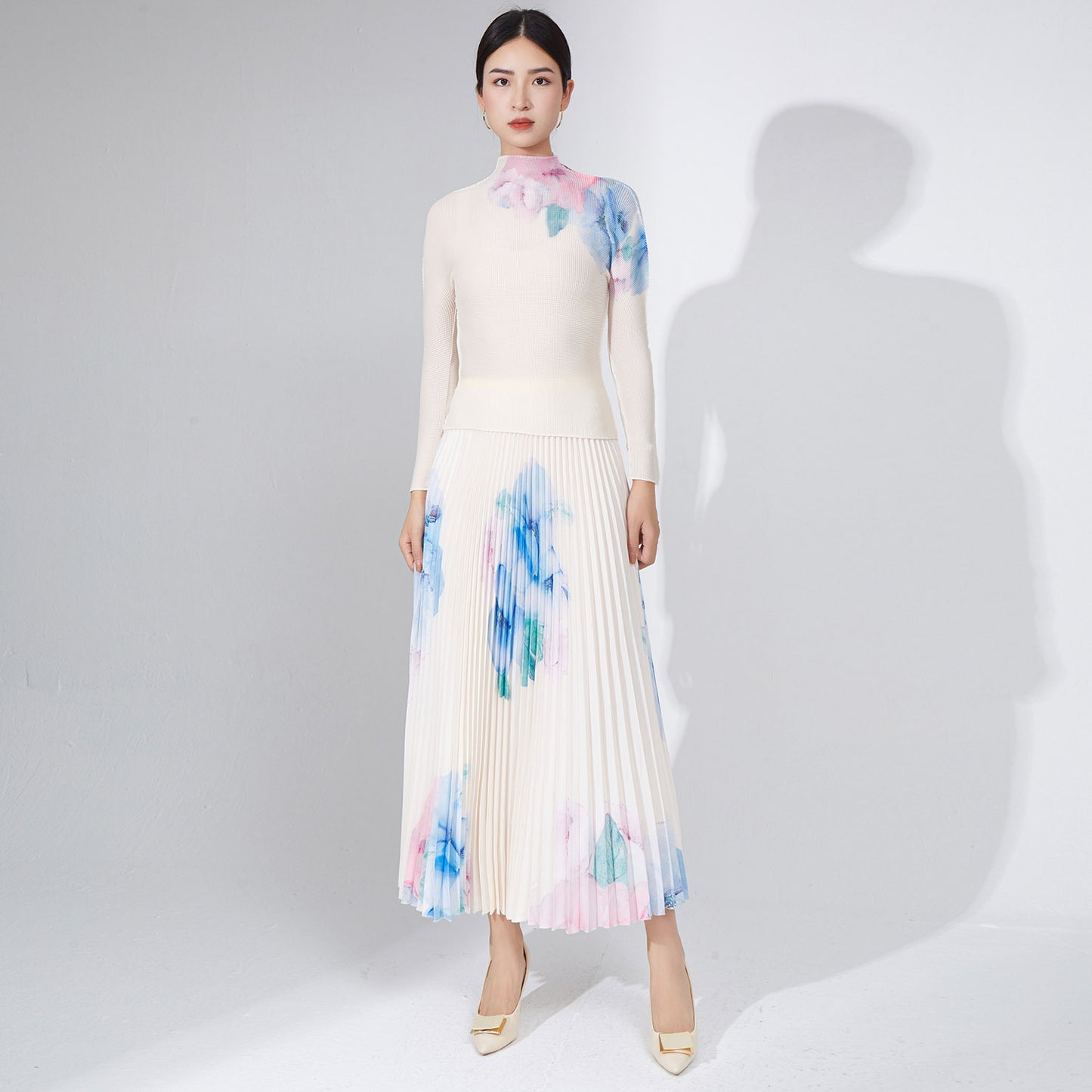 2025 Folded spring casual suit women's high-end sense small printed temperament top skirt two-piece set