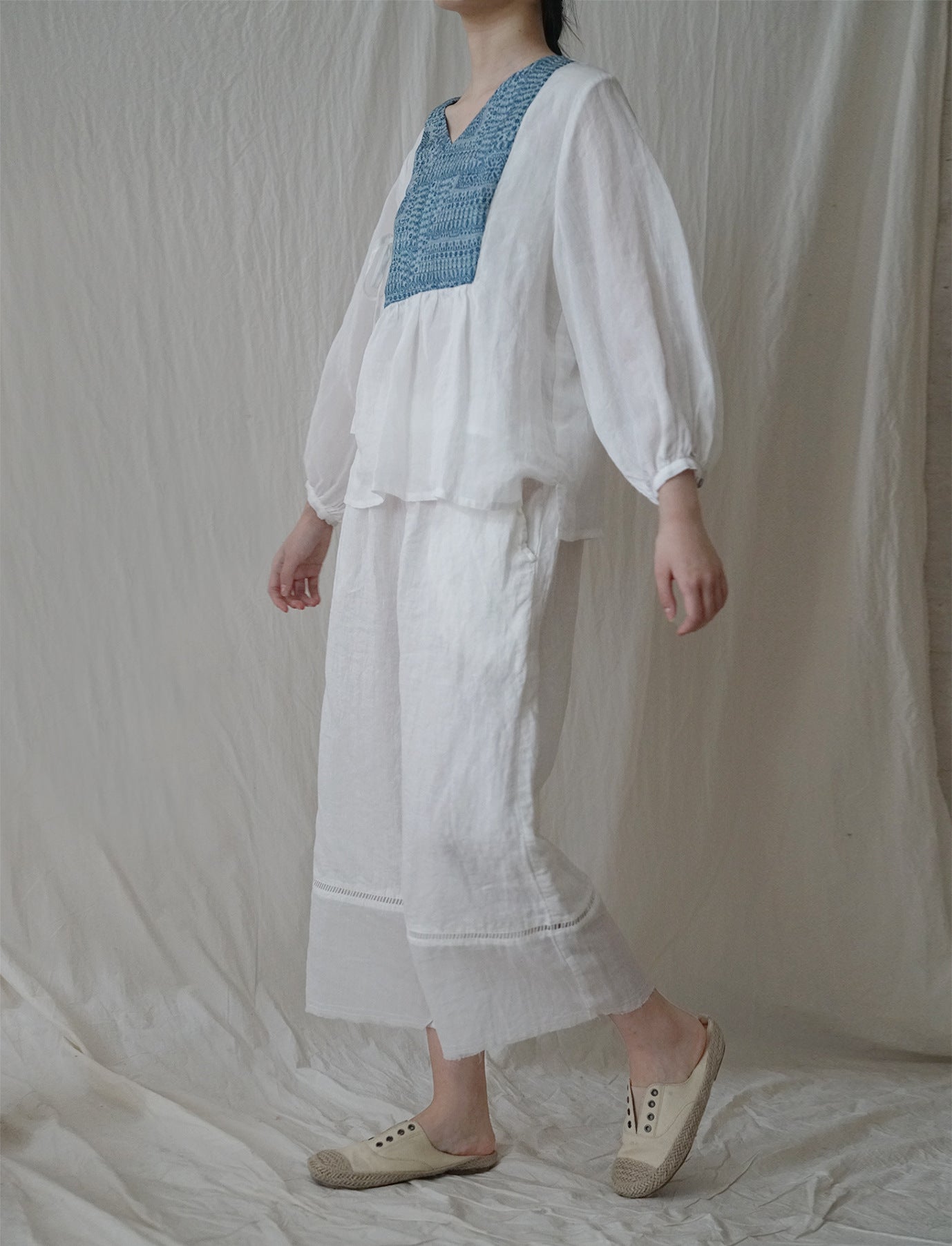 national style literary and artistic diagonal shirt contrasting ramie shirt, retro light Chinese pastoral lace-up top S22264