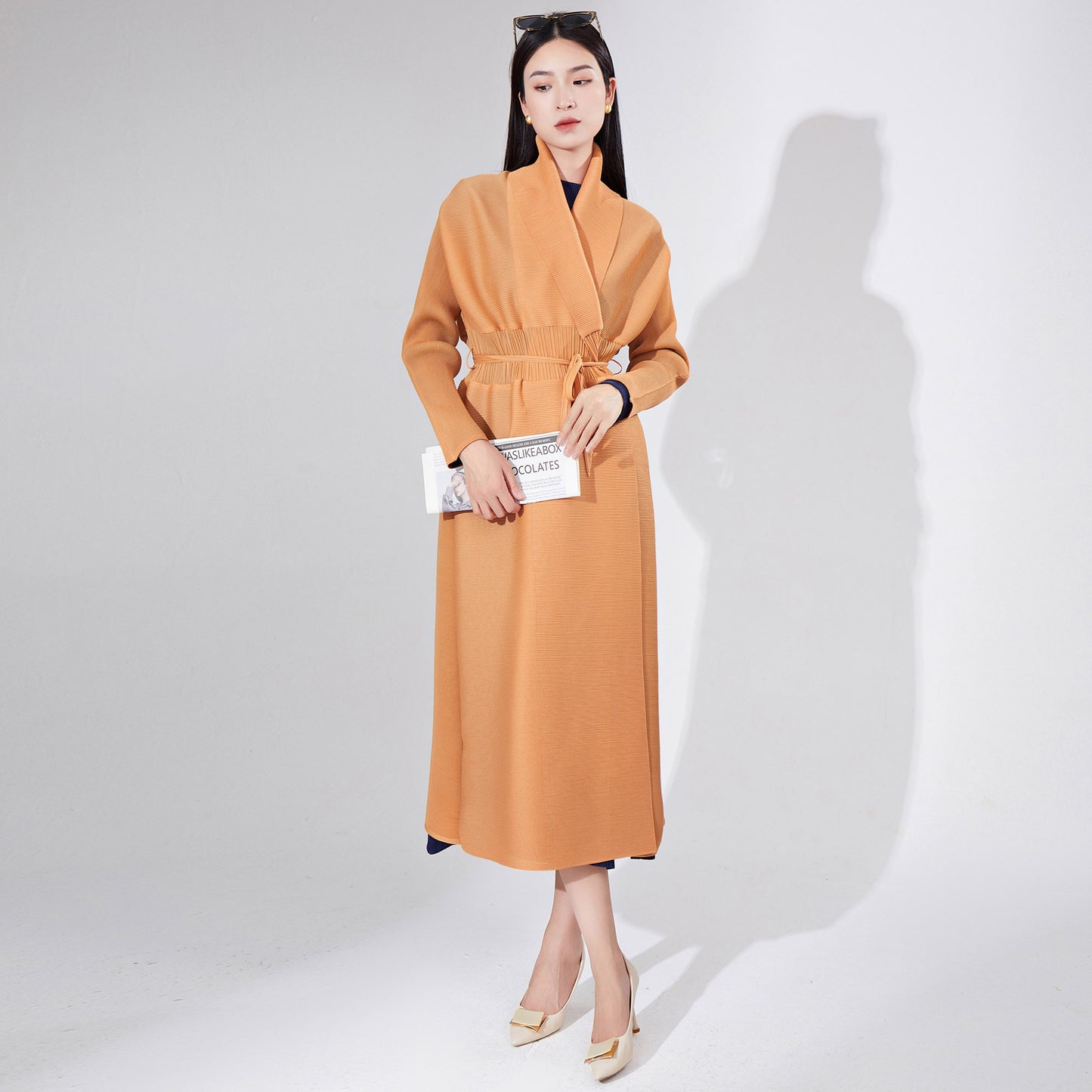 2025 OEM customization Popular trade brand women's clothing foundry extended trench coat women's pleated coat robe