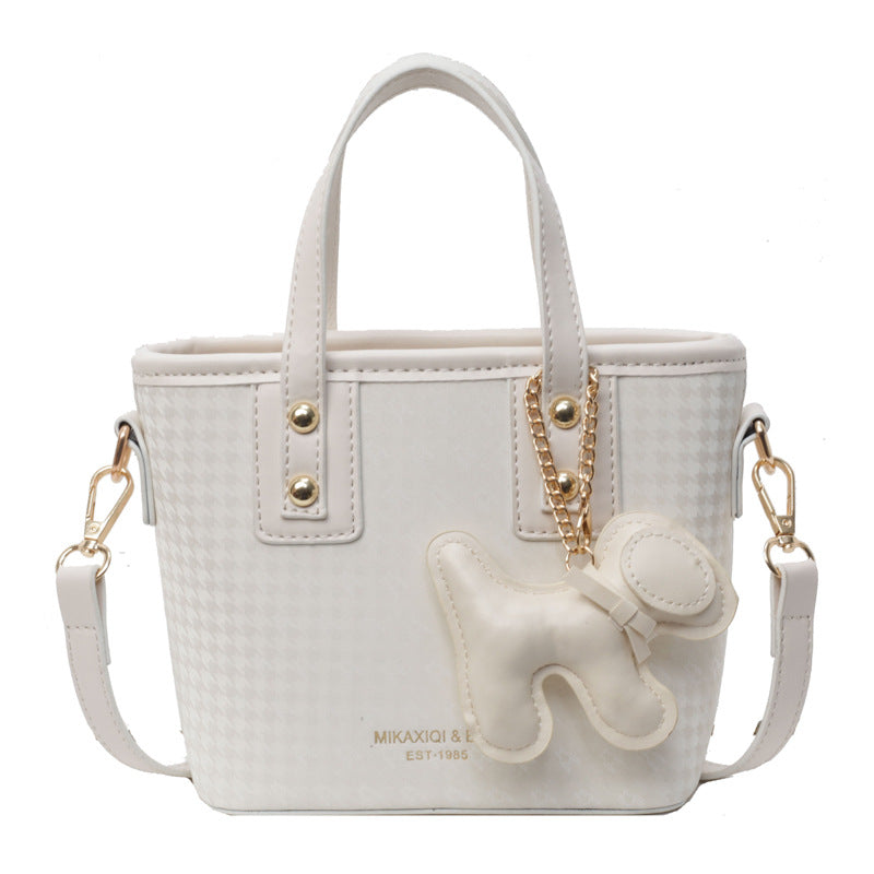 VLOVELAW 2025 Handheld small bag women's popular new trendy versatile shoulder messenger bag Korean version niche design fashionable bucket bag