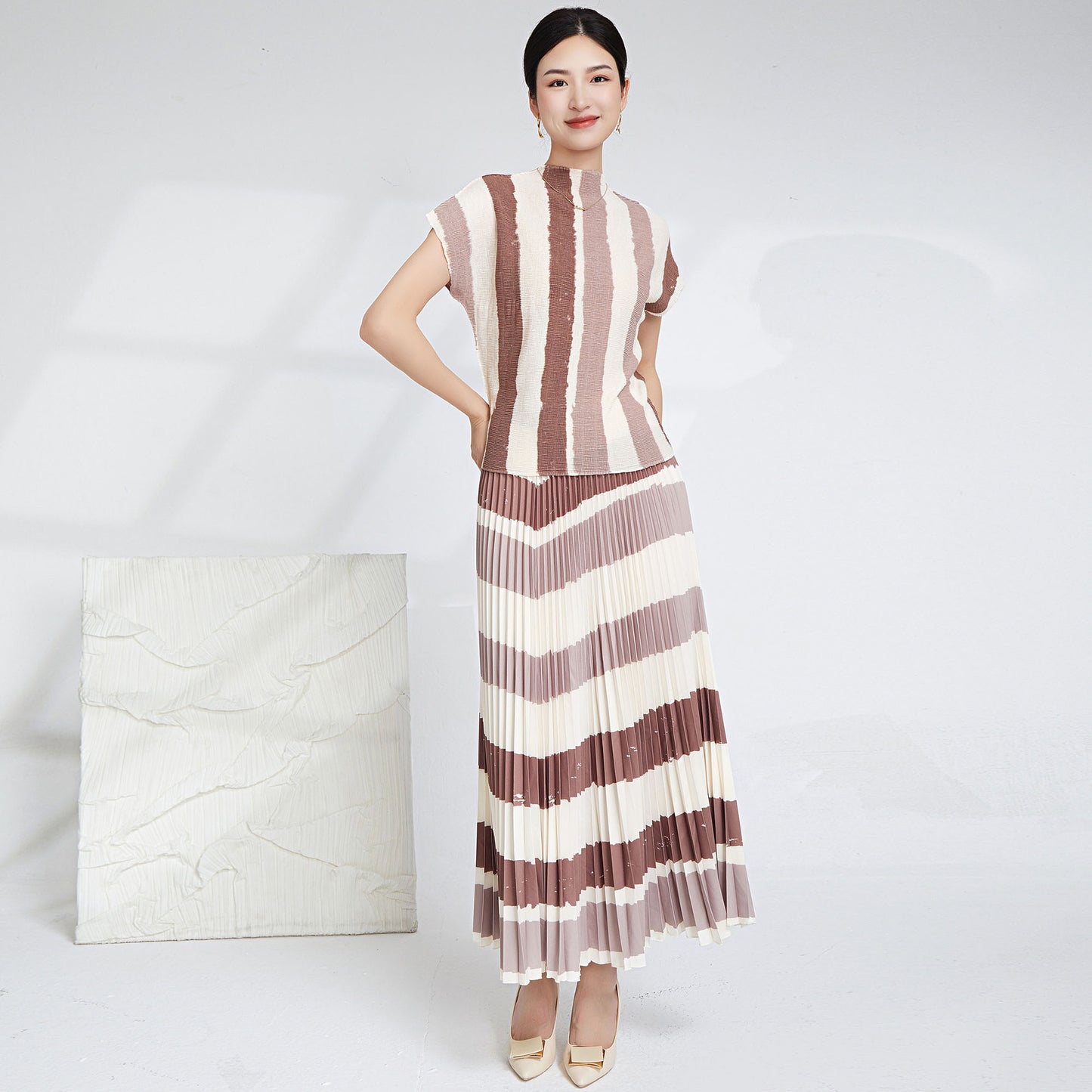2025 Pleated striped suit temperament turtleneck short-sleeved T-shirt top light and breathable versatile pleated skirt two-piece set