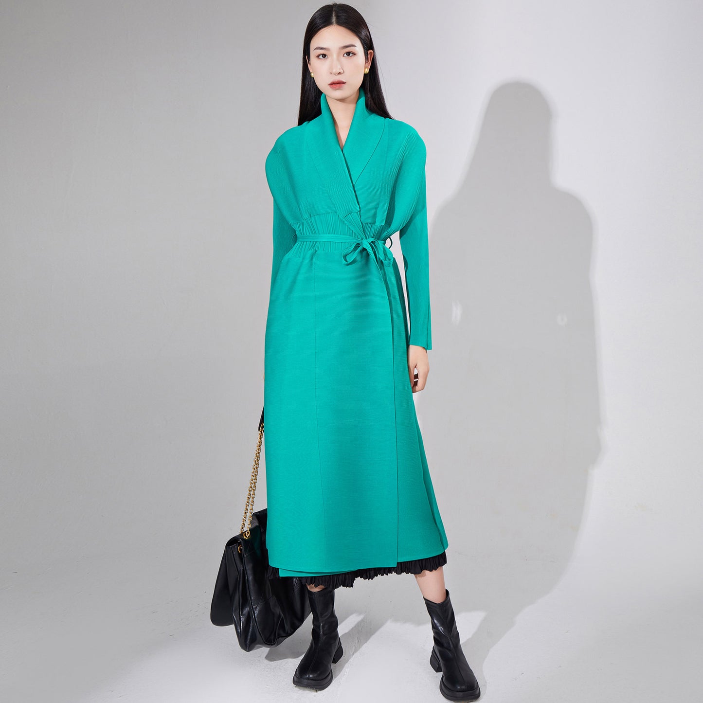 2025 OEM customization Popular trade brand women's clothing foundry extended trench coat women's pleated coat robe