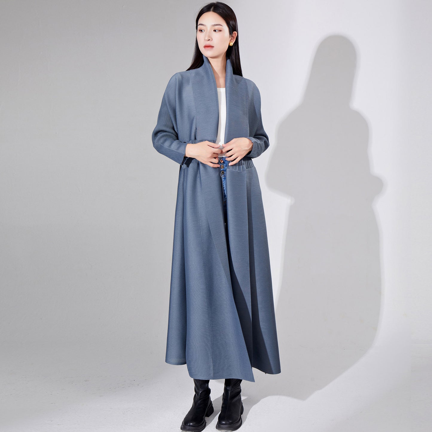 2025 OEM customization Popular trade brand women's clothing foundry extended trench coat women's pleated coat robe