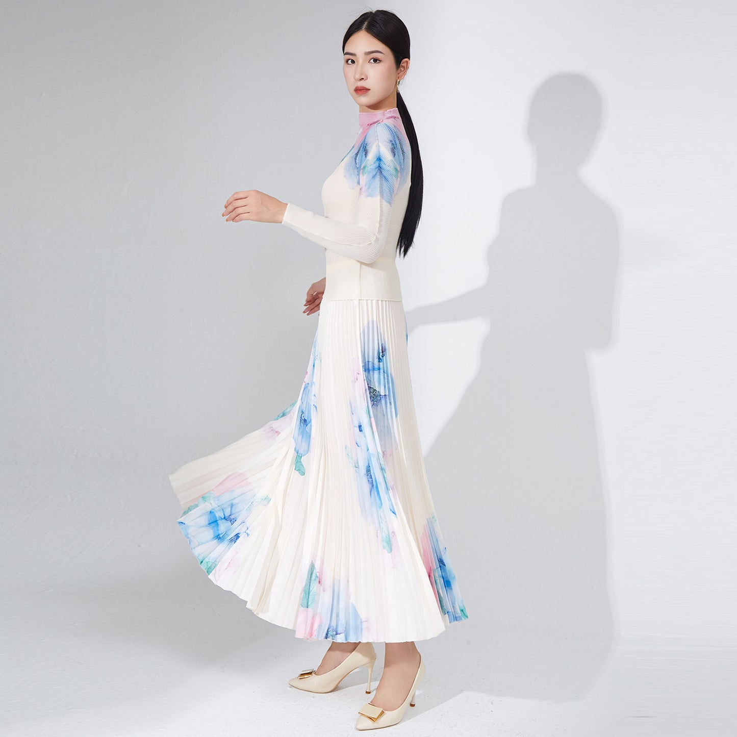 2025 Folded spring casual suit women's high-end sense small printed temperament top skirt two-piece set