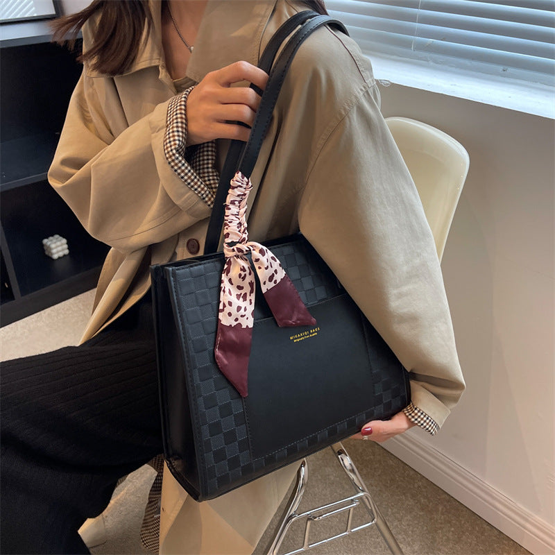 VLOVELAW 2025 Find factory wholesale customized bags for women's high-end sense fashion versatile single shoulder tote bag retro plaid handbag
