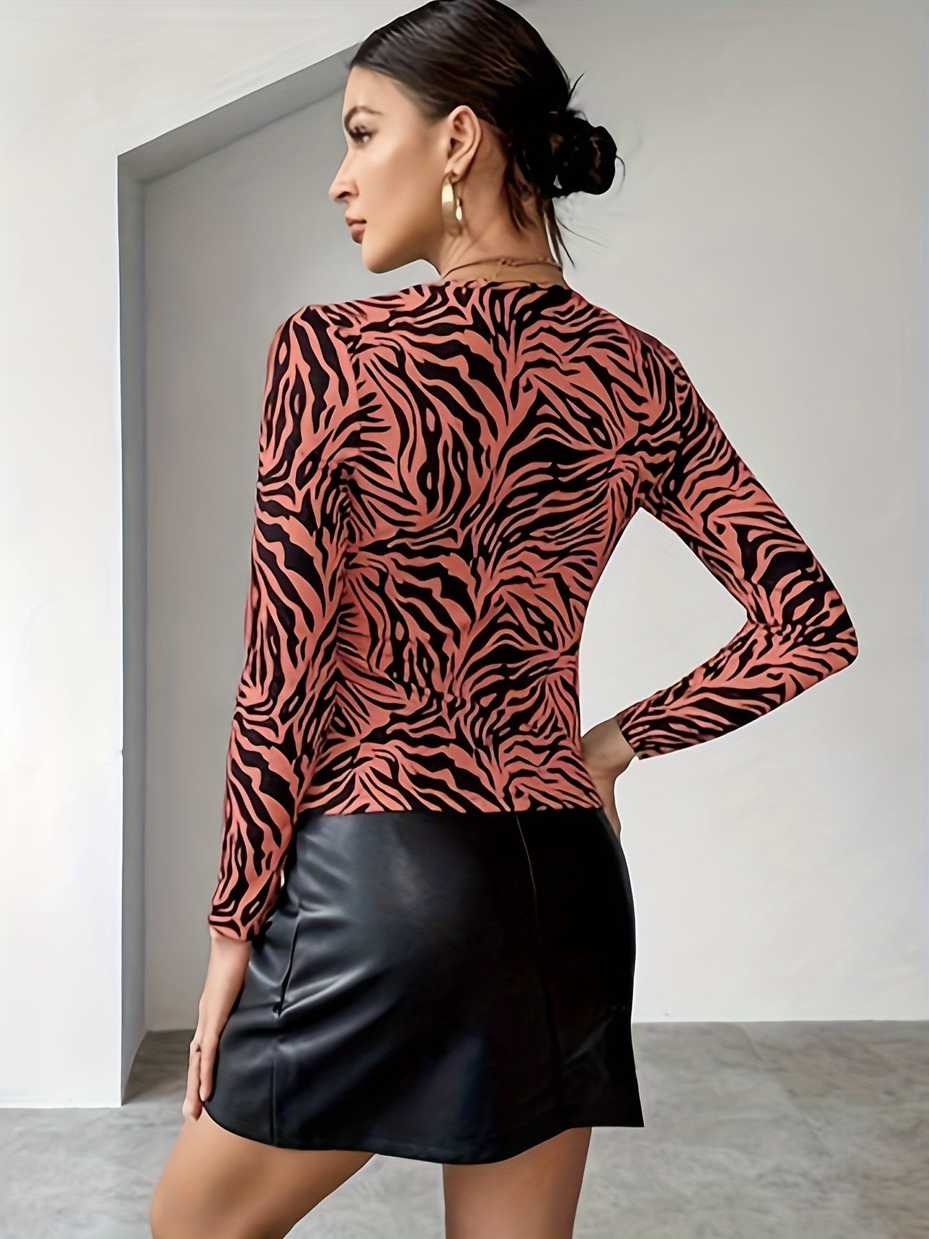 vlovelaw Cutout Zebra Print Crew Neck T-Shirt, Casual Long Sleeve Top For Spring & Fall, Women's Clothing