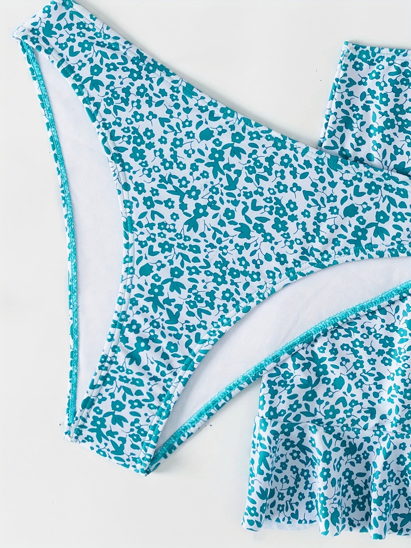 3-Piece Blue Ditsy Floral Halter Swimsuit Set – Chic Tie Neck Backless Bikini with Low Waist & Coordinating Stretch Wrap Skirt – Stylish Beachwear for Women